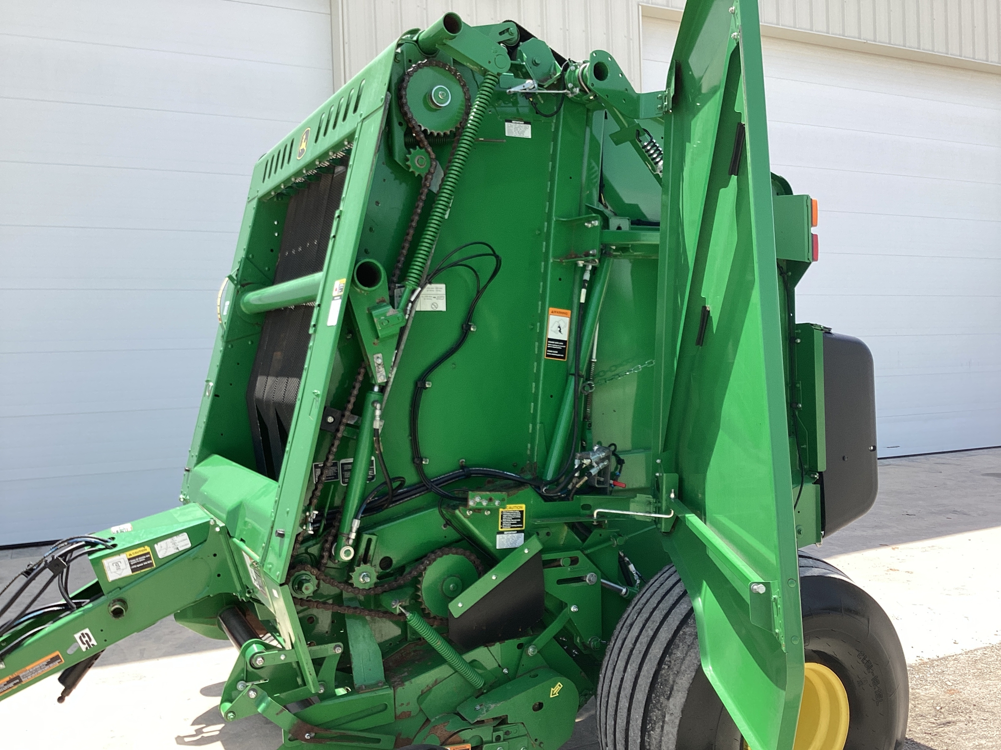2021 John Deere 560R Image 10