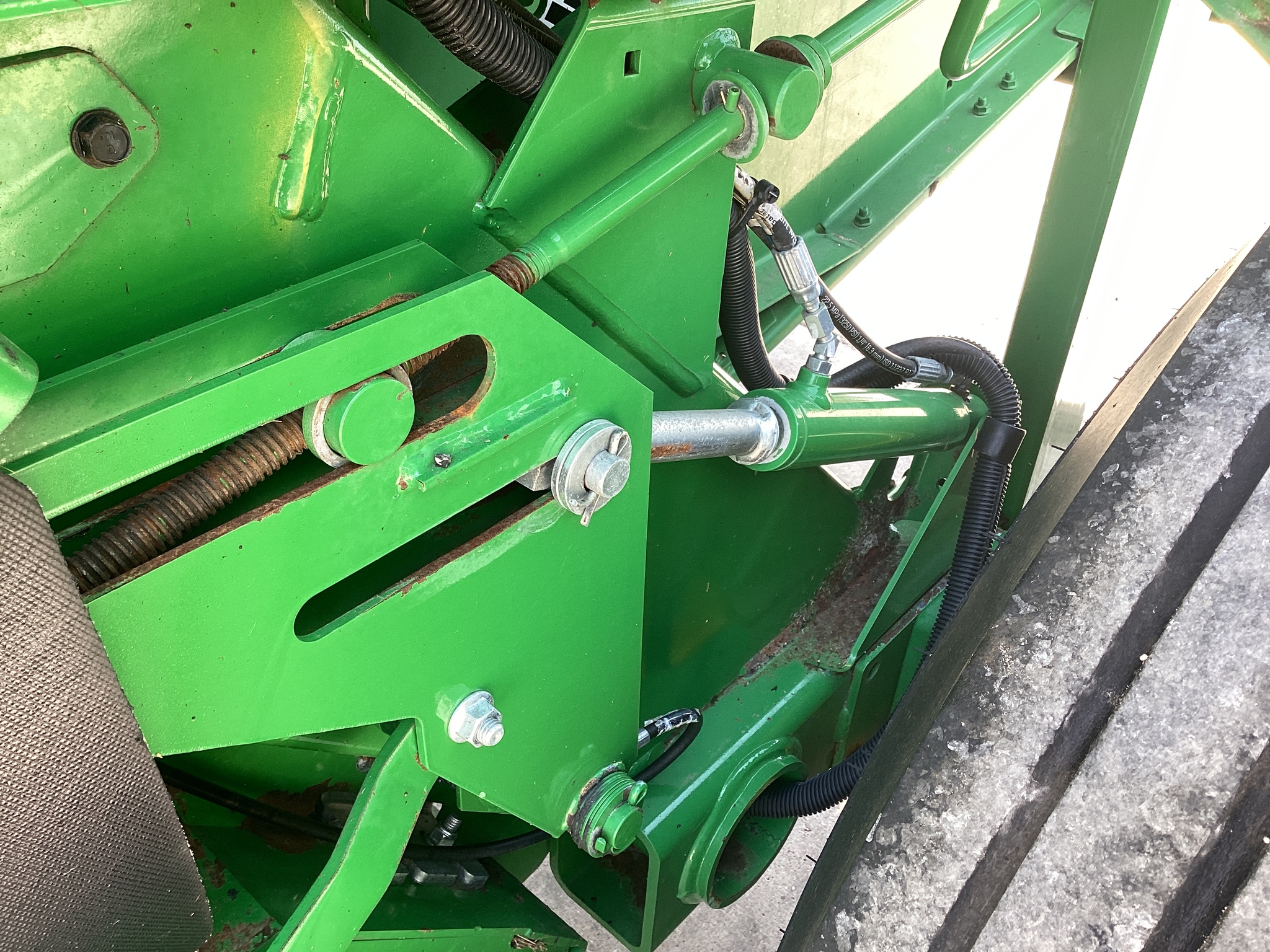 2021 John Deere 560R Image 36