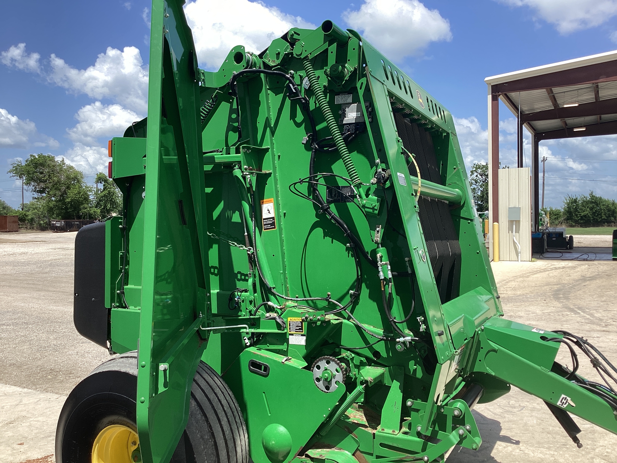 2021 John Deere 560R Image 16