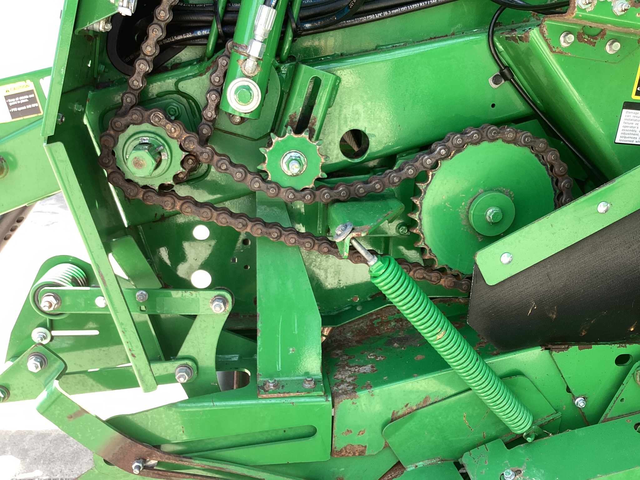 2021 John Deere 560R Image 12