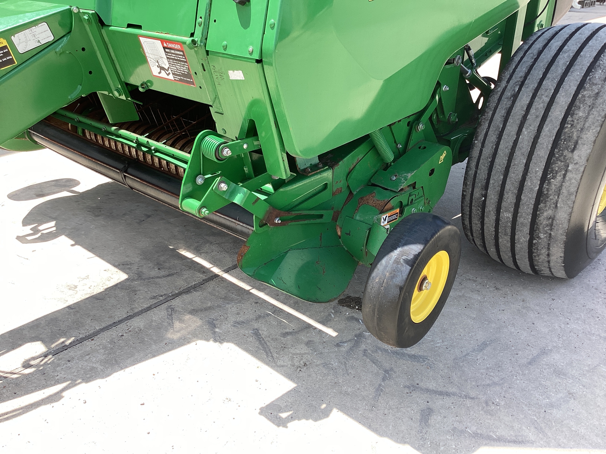 2021 John Deere 560R Image 33