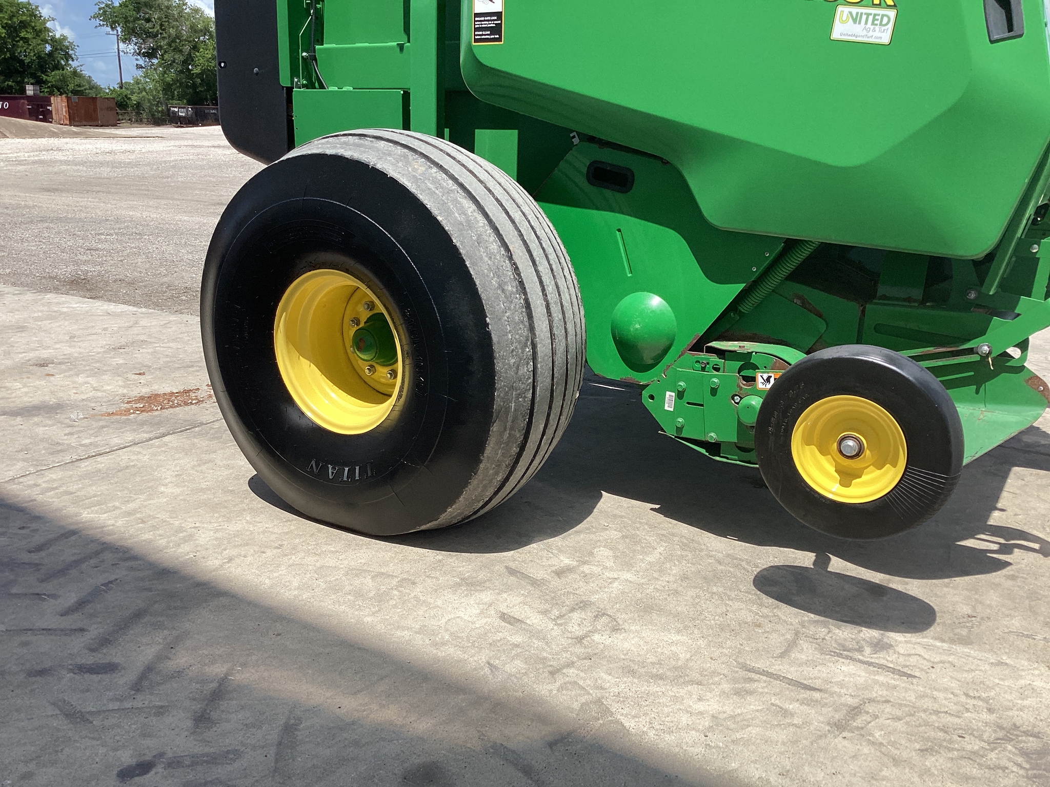 2021 John Deere 560R Image 32