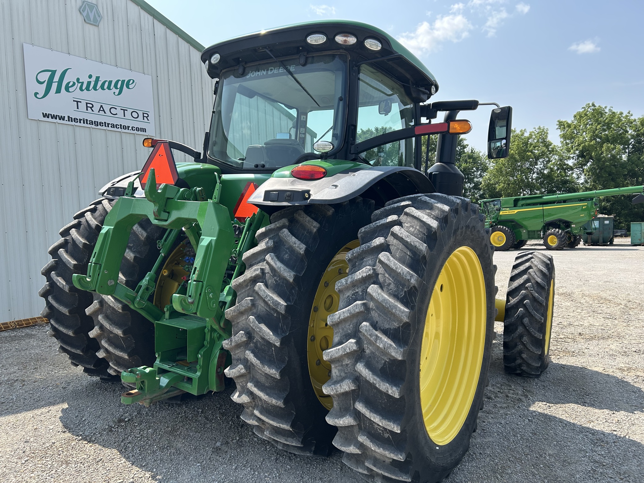  2019 John Deere 8370R at Heritage Tractor in Atchison, KS