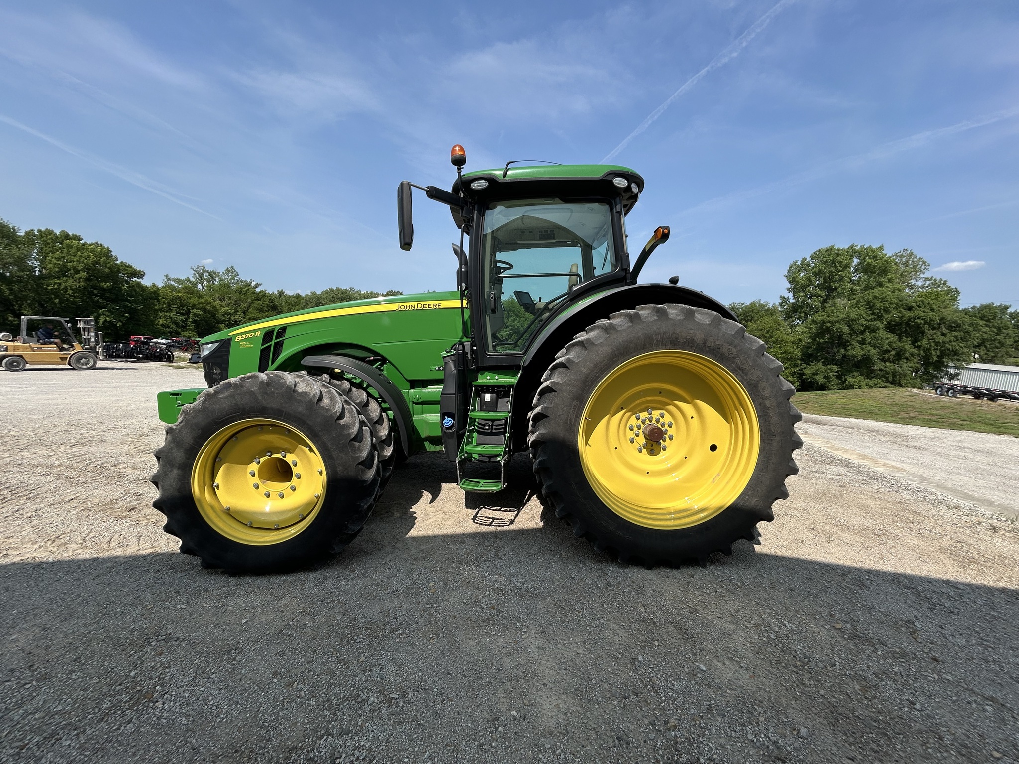  2019 John Deere 8370R at Heritage Tractor in Atchison, KS