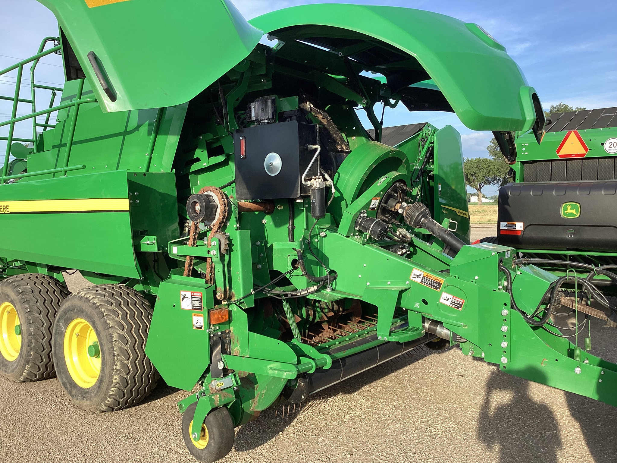 2022 John Deere L341 Image 5
