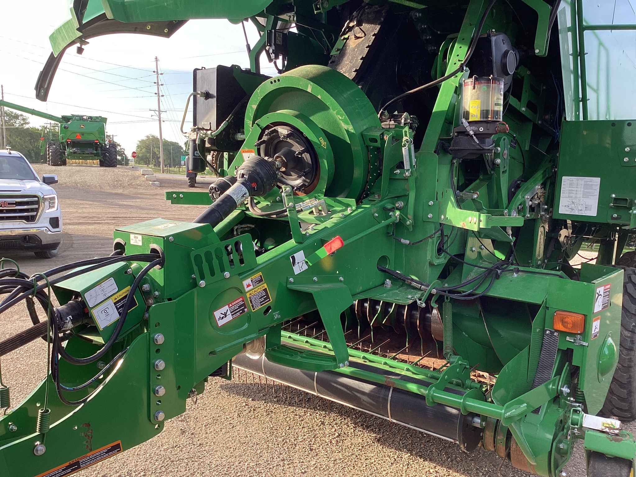 2022 John Deere L341 Image 9