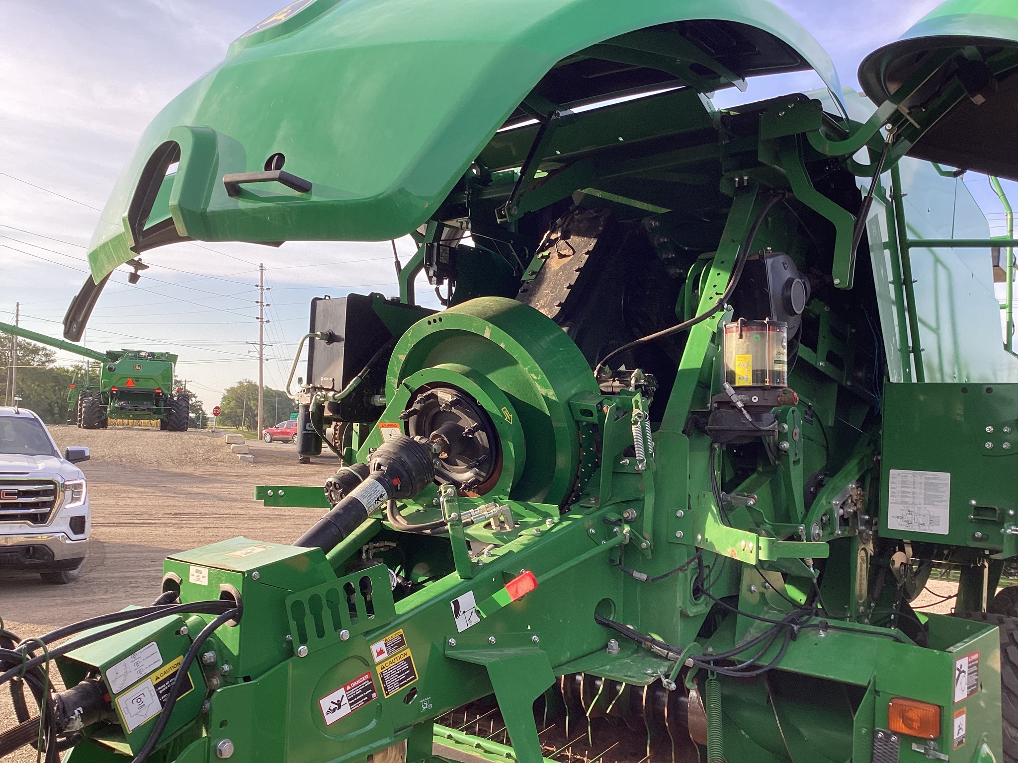 2022 John Deere L341 Image 8