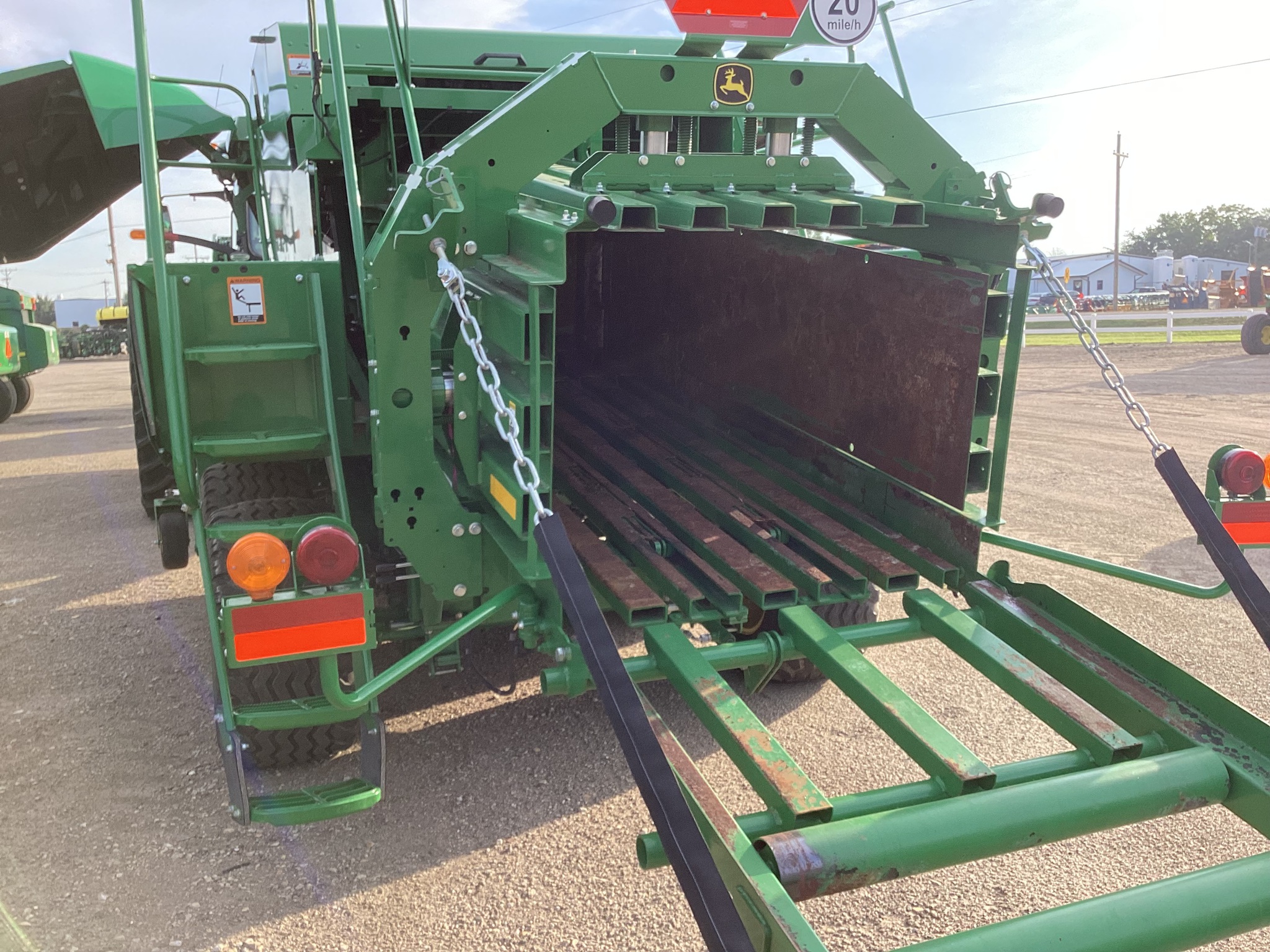 2022 John Deere L341 Image 7