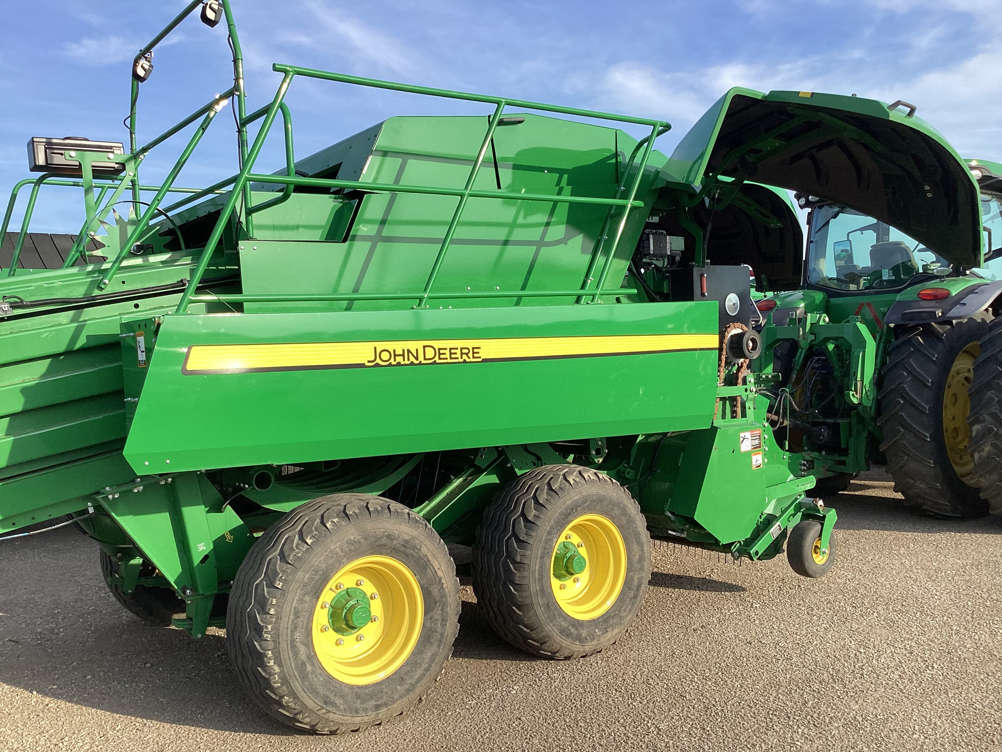 2022 John Deere L341 Image 4