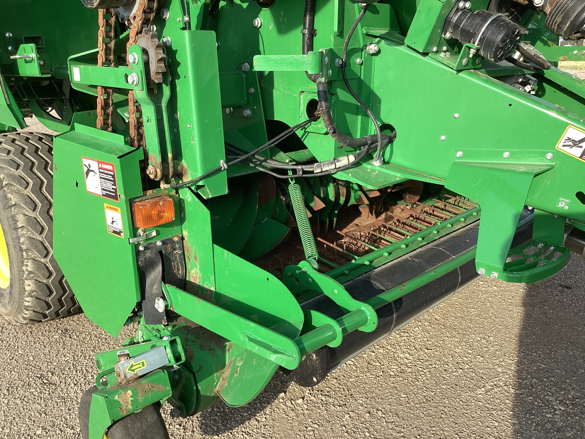 2022 John Deere L341 Image 12