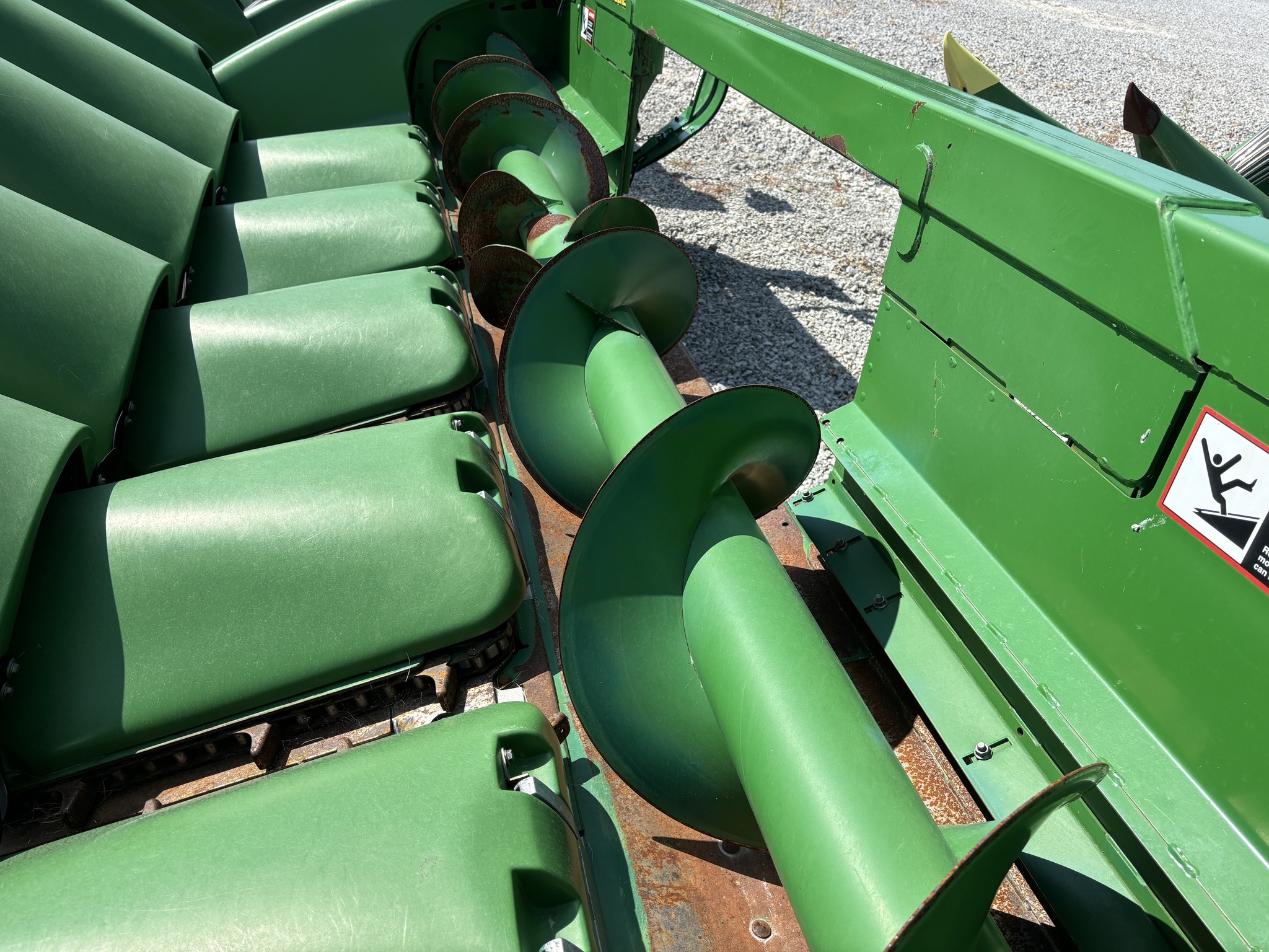 Used 2011 John Deere 606C Corn and Row Crop headers at Koenig Equipment in Urbana, OH - PhotoXL3