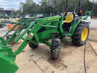 2019 John Deere 4044M Photo 3