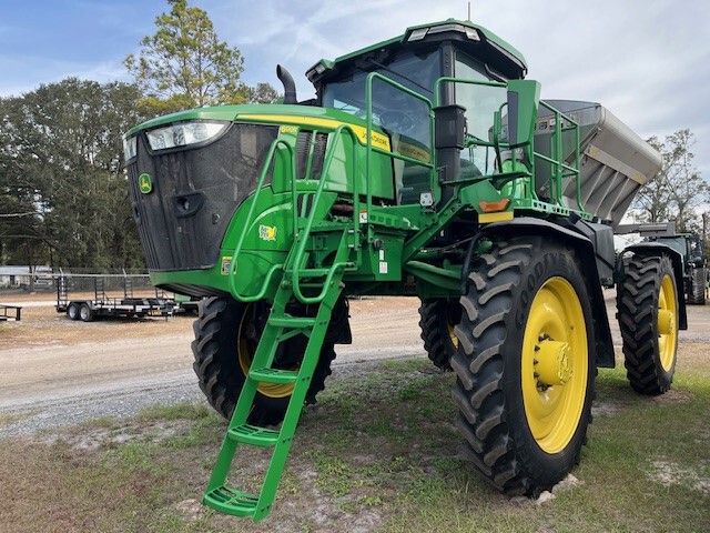 2023 John Deere 600R Image 3
