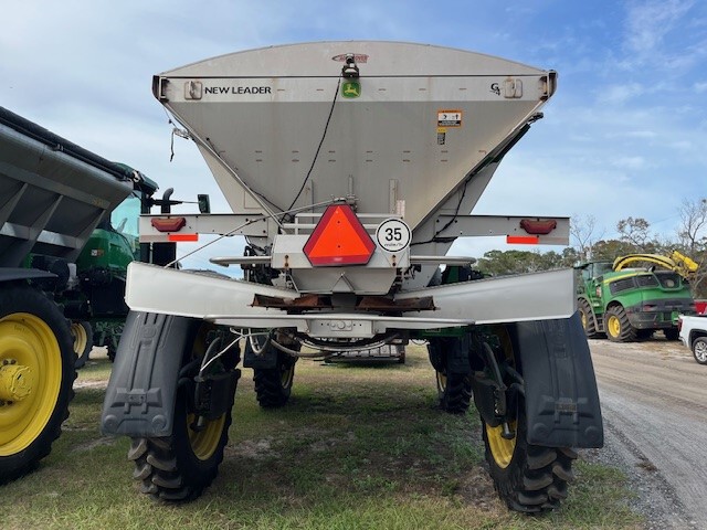 2023 John Deere 600R Image 5