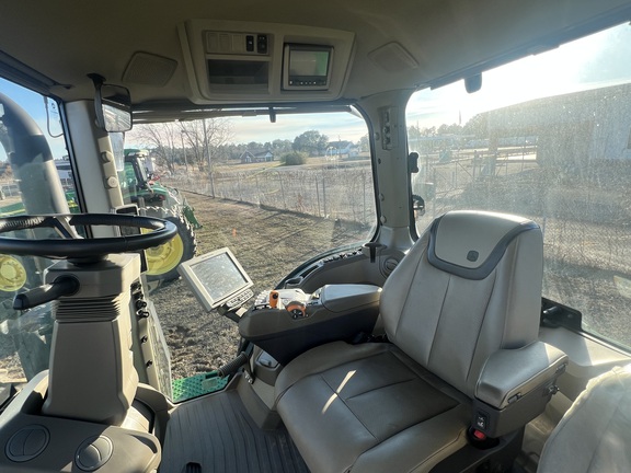 2023 John Deere 8R 340 Photo 3