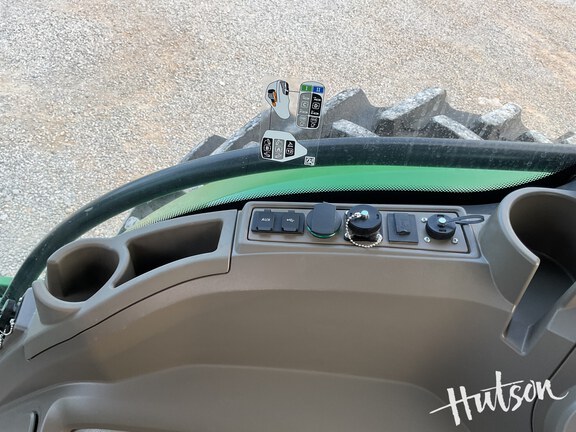 Photo of 2023 John Deere 8R 410