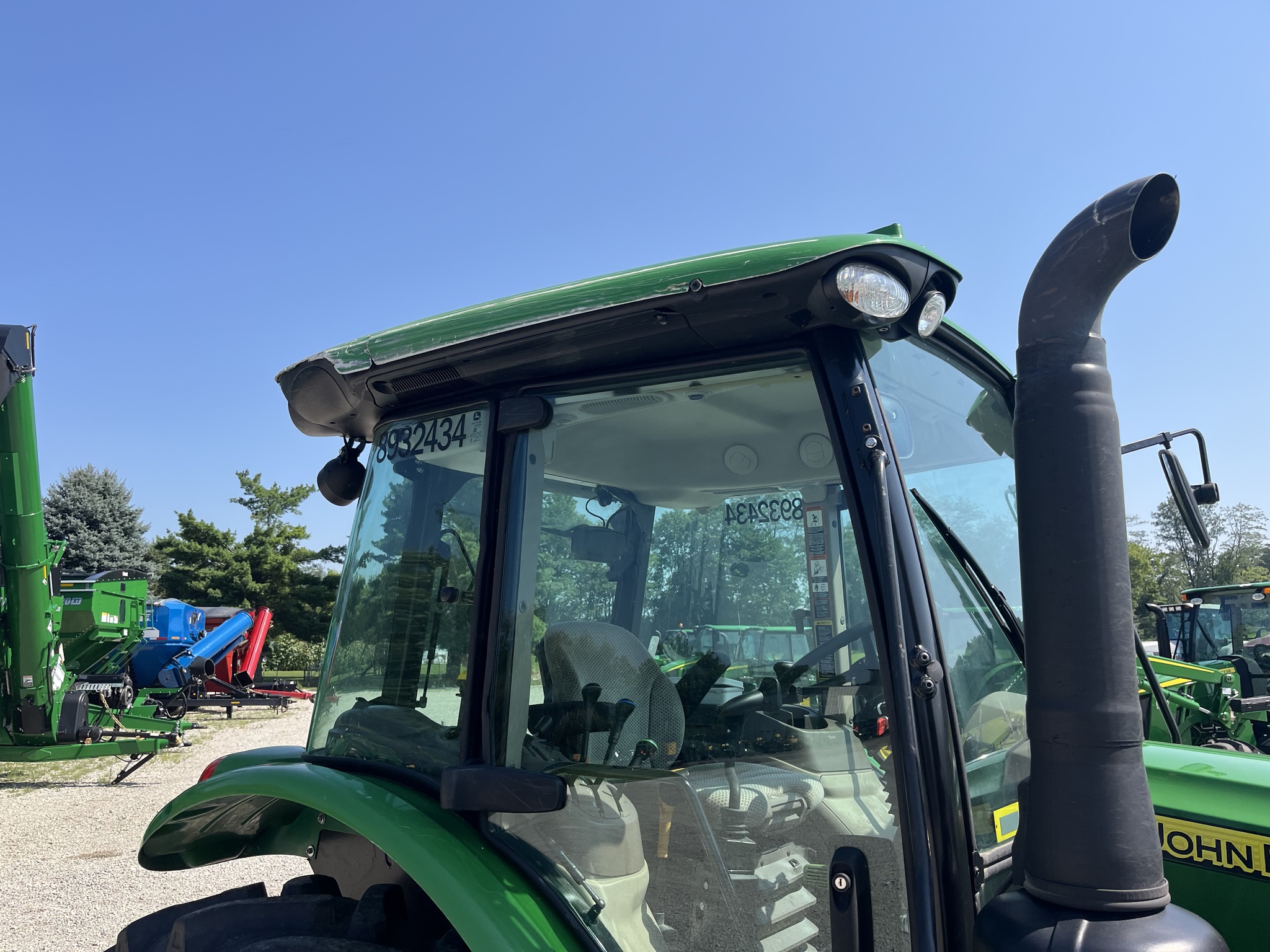 2022 John Deere 5100M Image 13