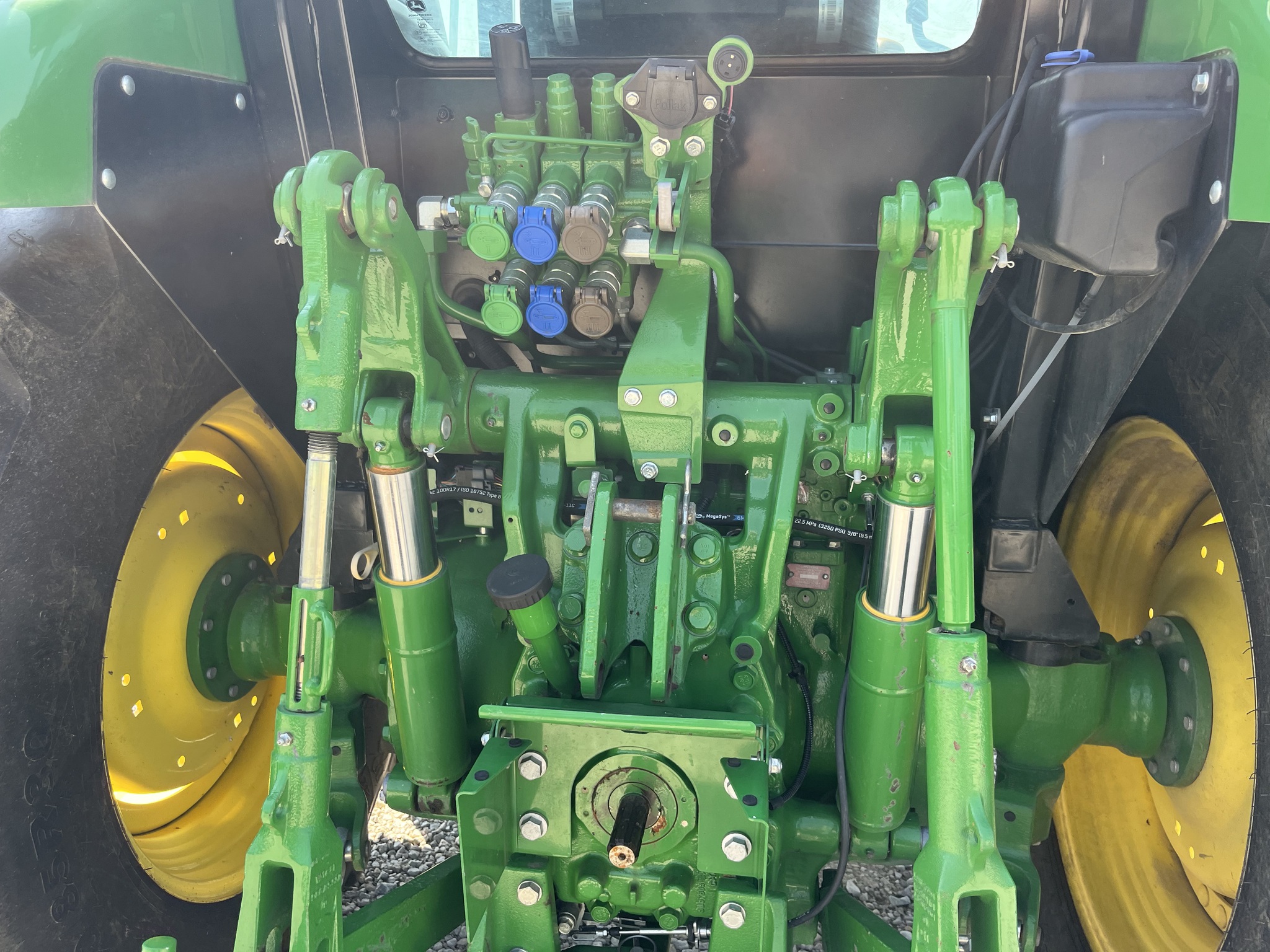 2022 John Deere 5100M Image 14