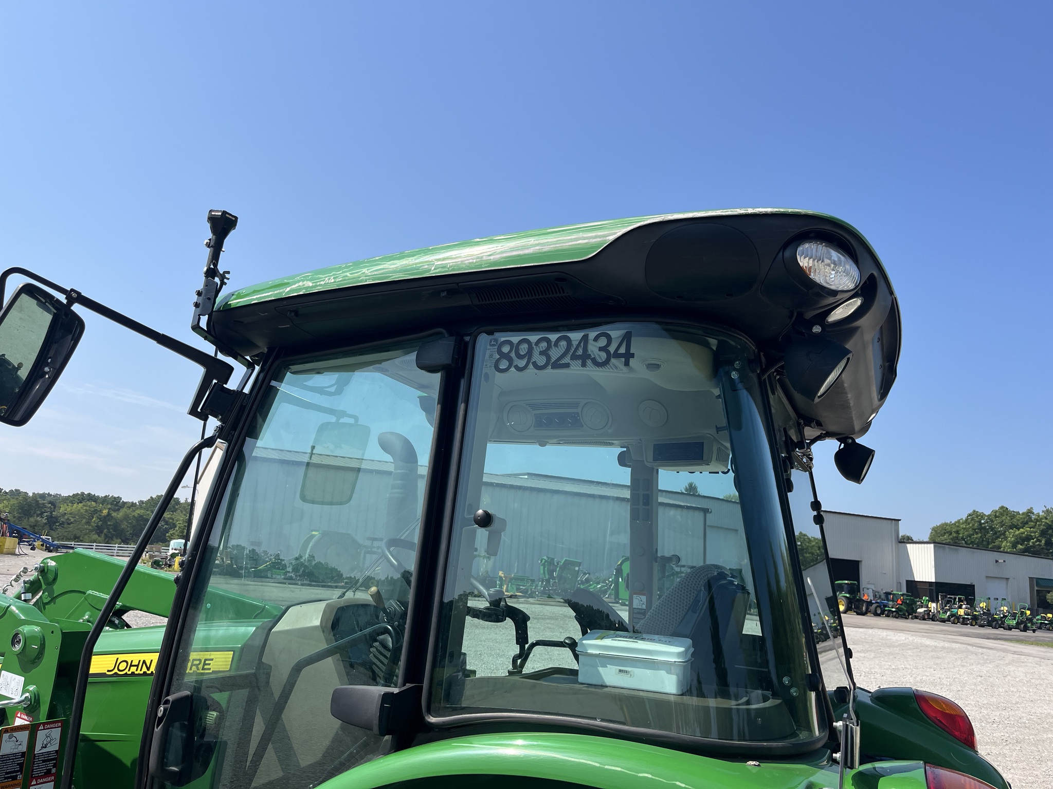 2022 John Deere 5100M Image 16