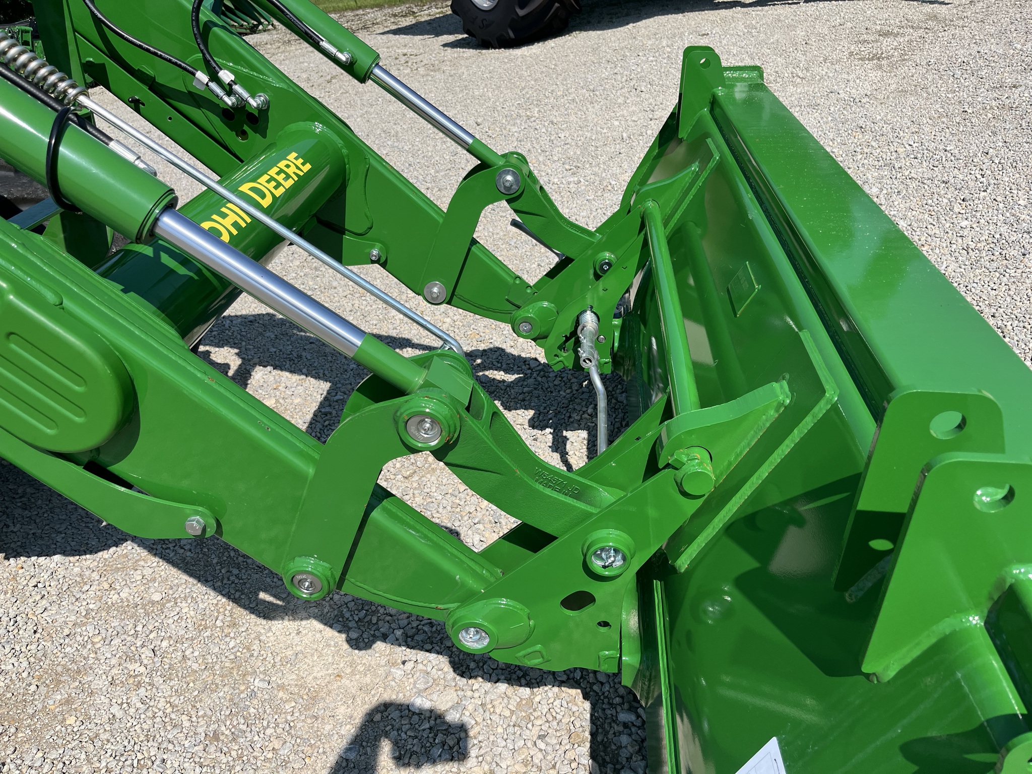 2022 John Deere 5100M Image 8