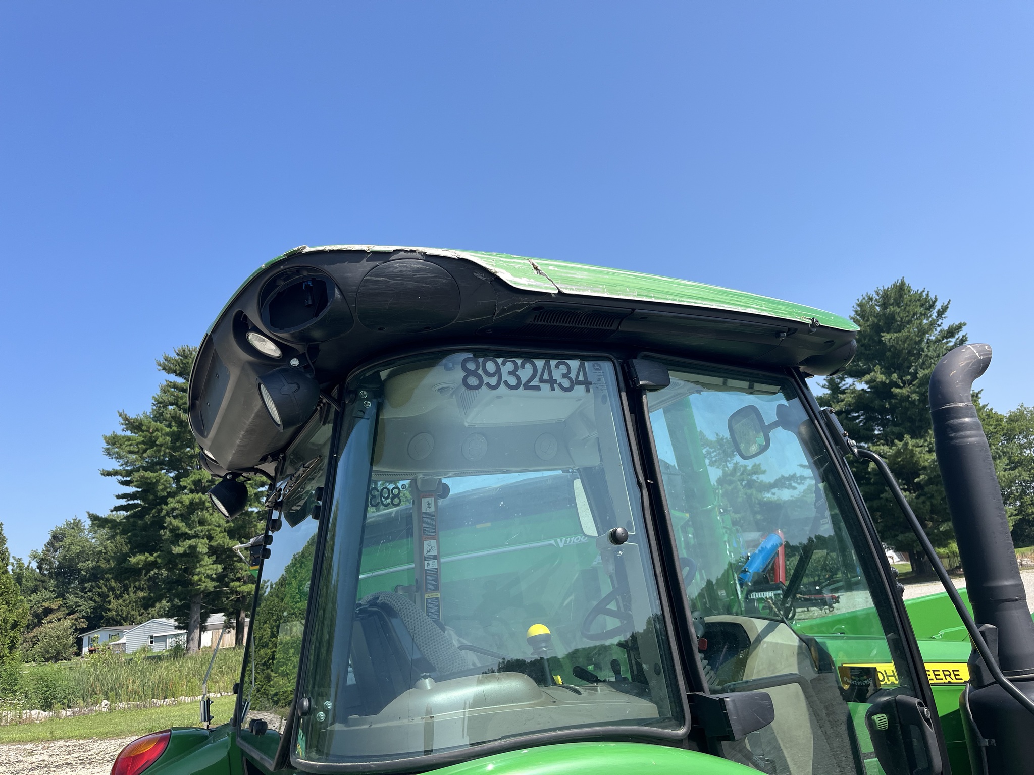 2022 John Deere 5100M Image 10