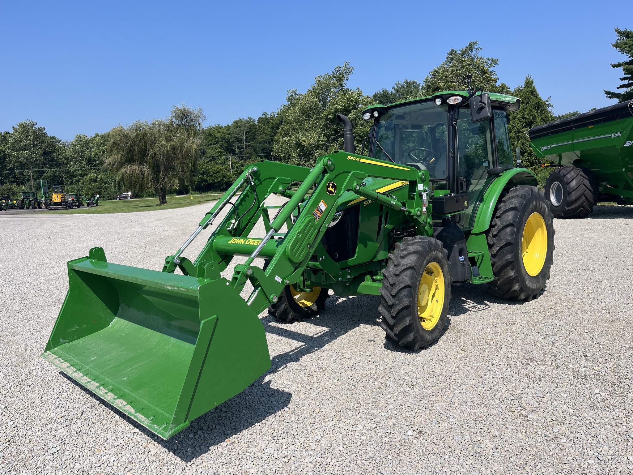 2022 John Deere 5100M Image 1