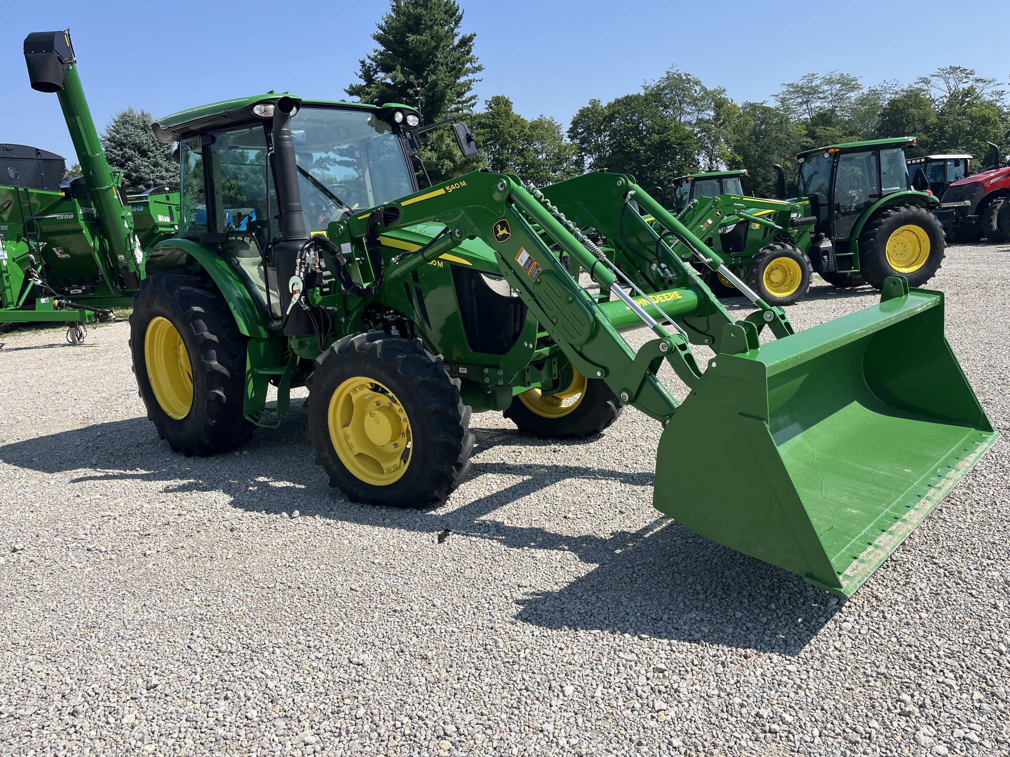 2022 John Deere 5100M Image 2