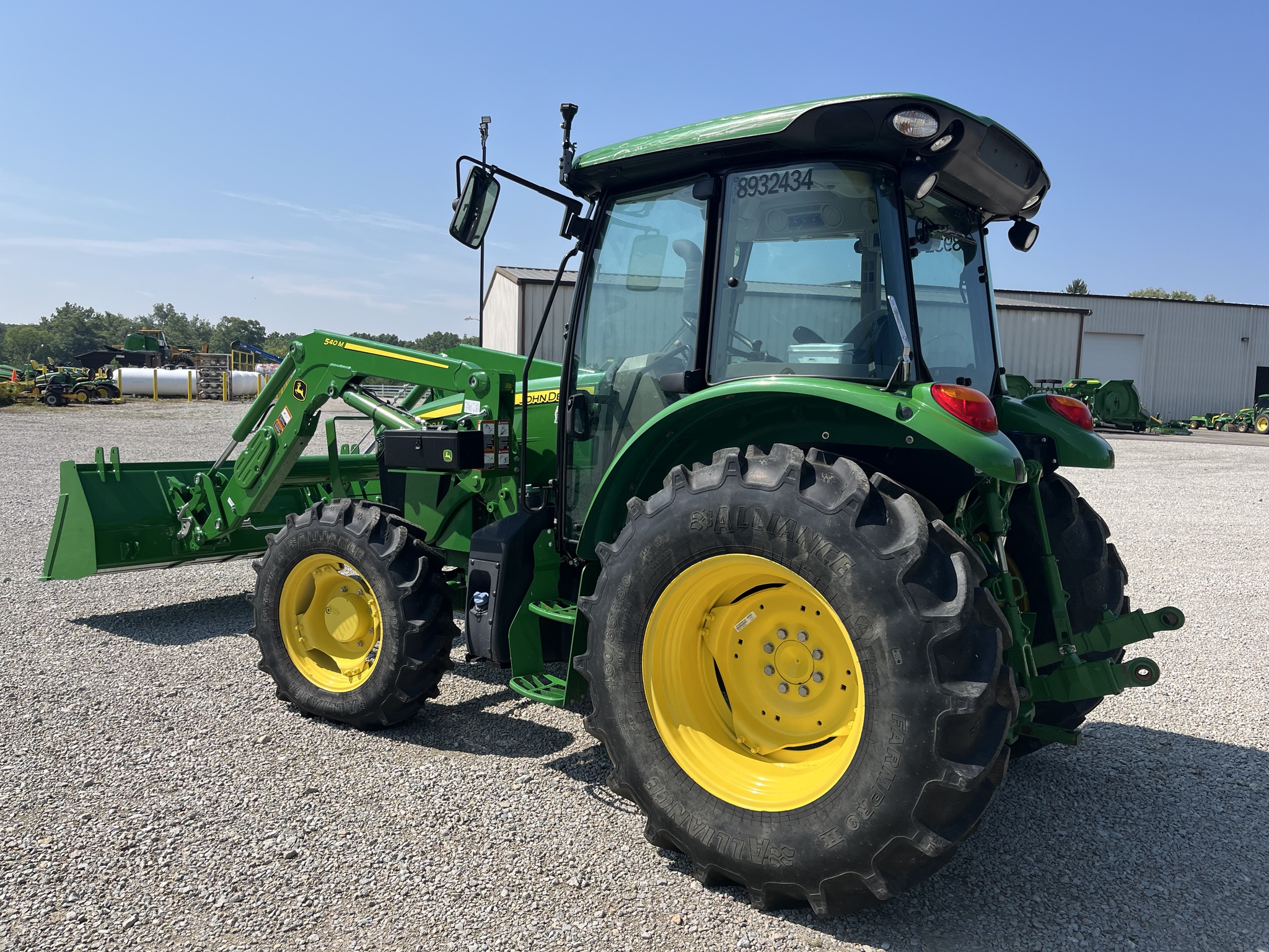 2022 John Deere 5100M Image 15
