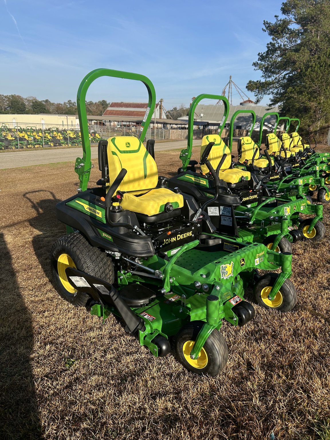 2025 John Deere Z920M Image 2