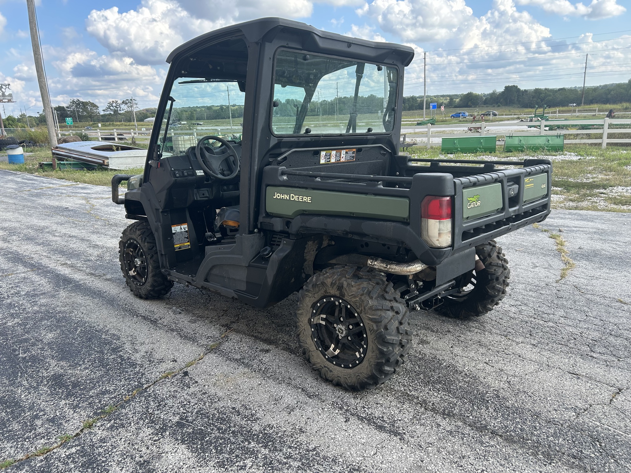  2022 John Deere XUV 835M at Heritage Tractor in Rogersville, MO
