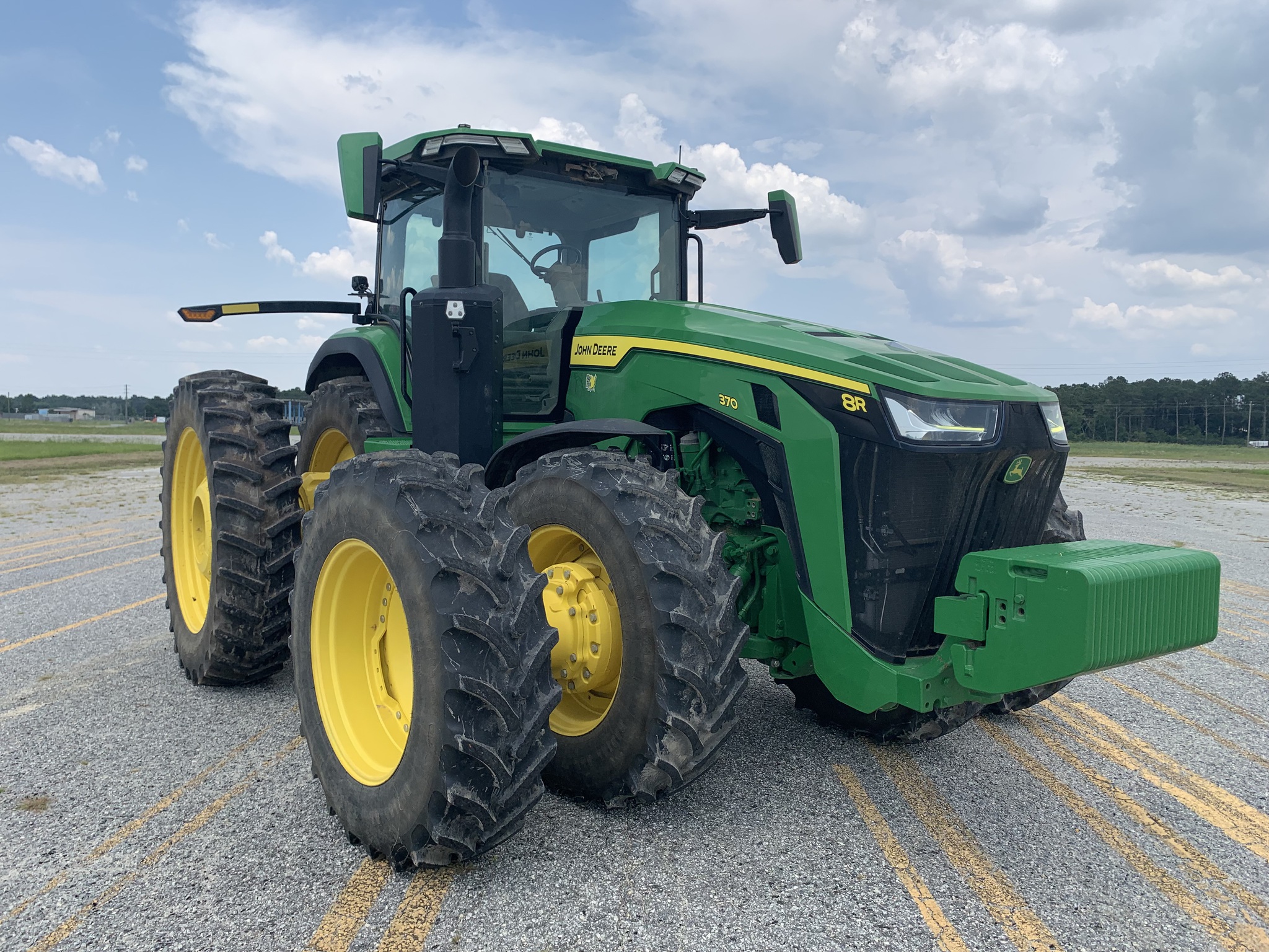 2023 John Deere 8R 370 Image 2