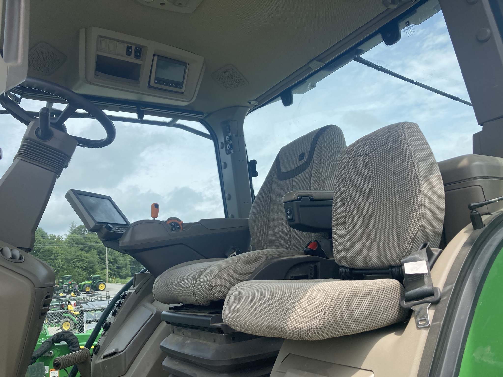2023 John Deere 8R 370 Image 3