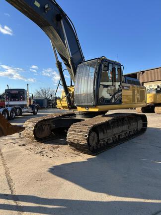 Photo of a 2021 John Deere 350G