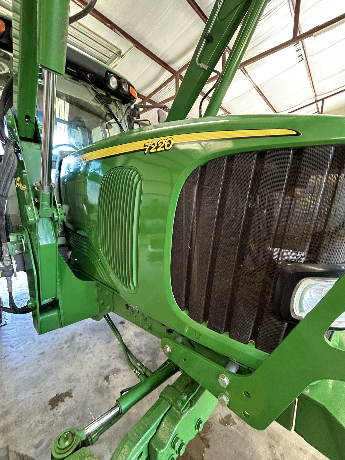 2007 John Deere 7220 Image 8