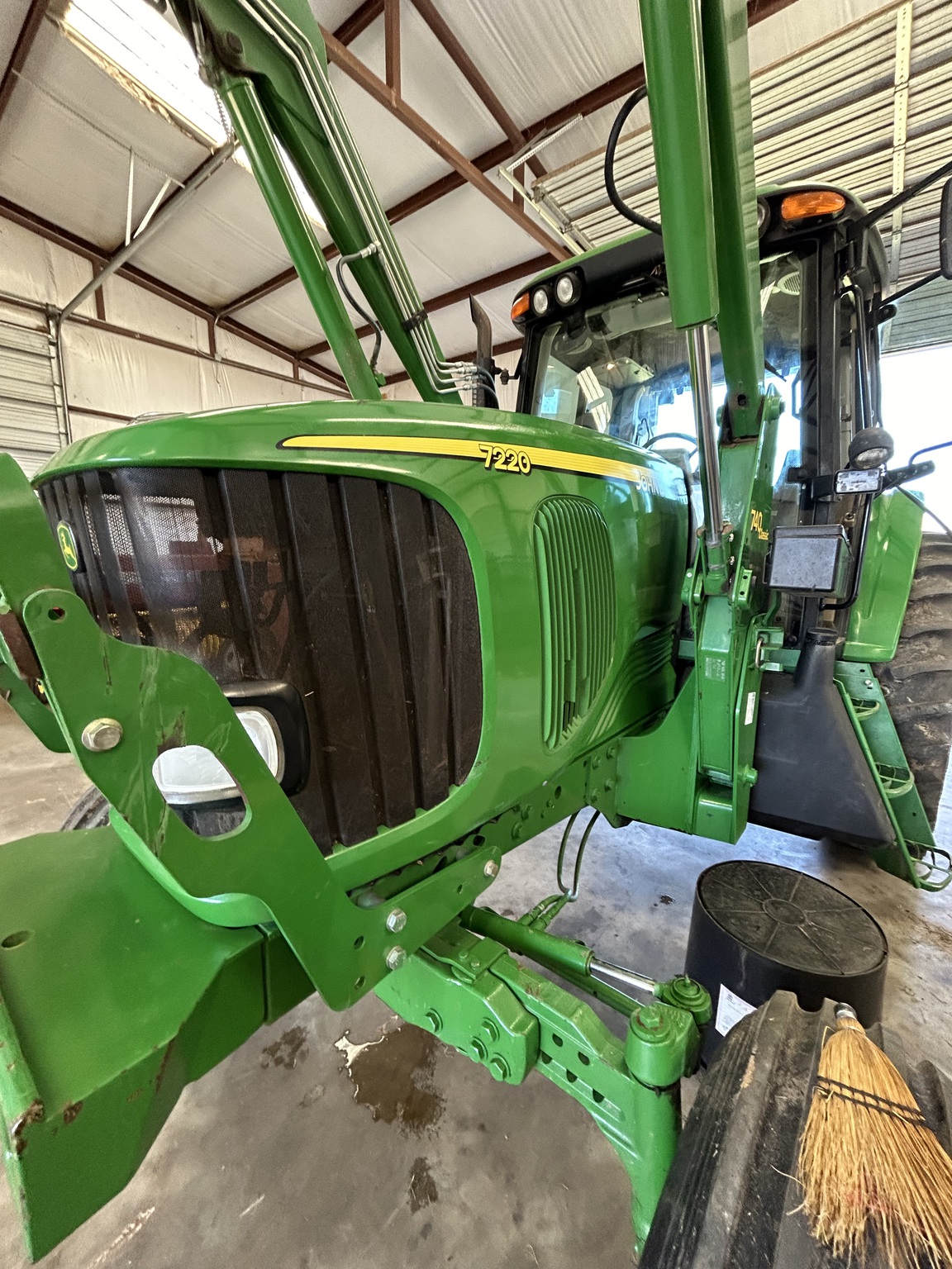 2007 John Deere 7220 Image 5