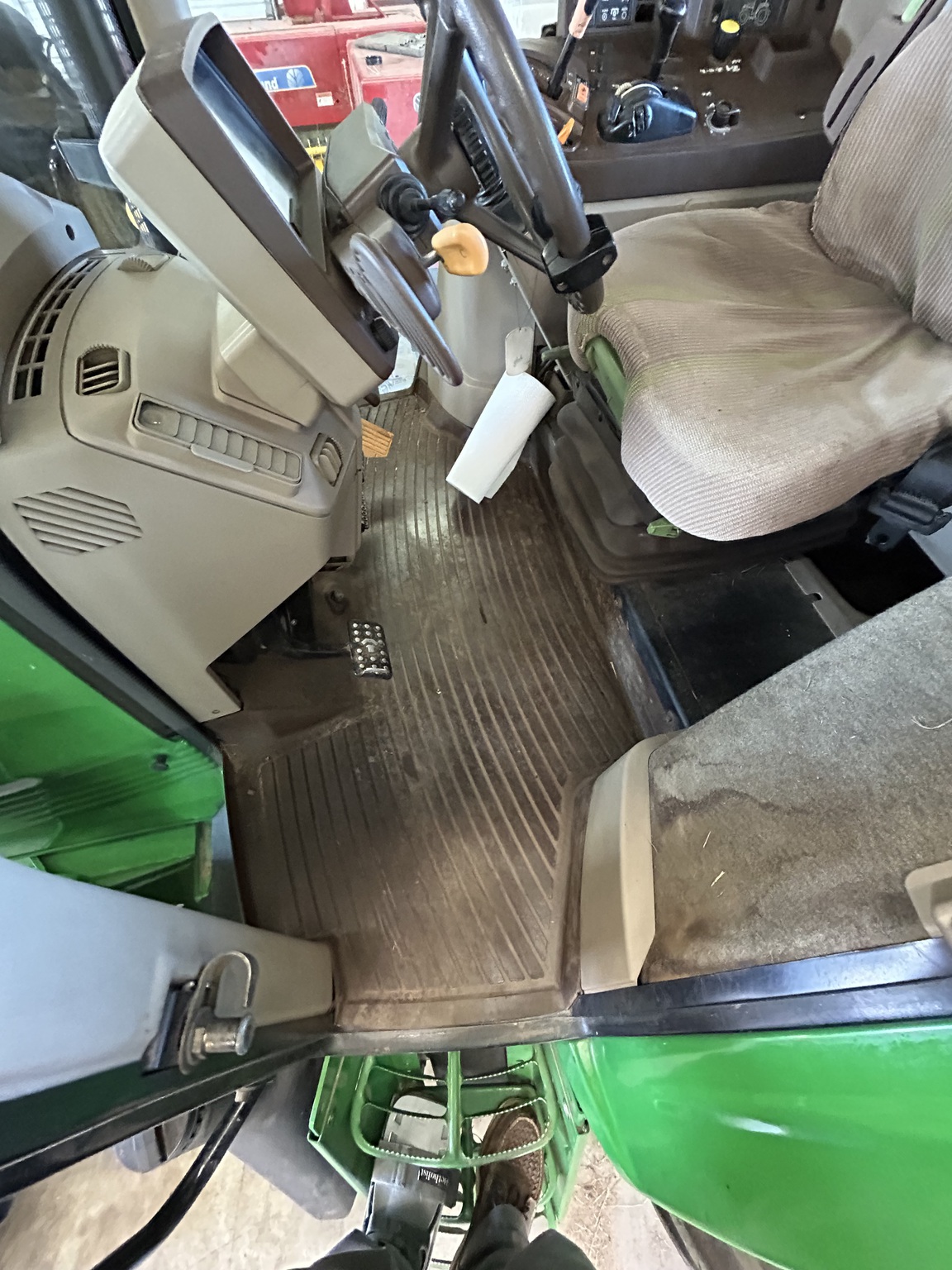 2007 John Deere 7220 Image 12