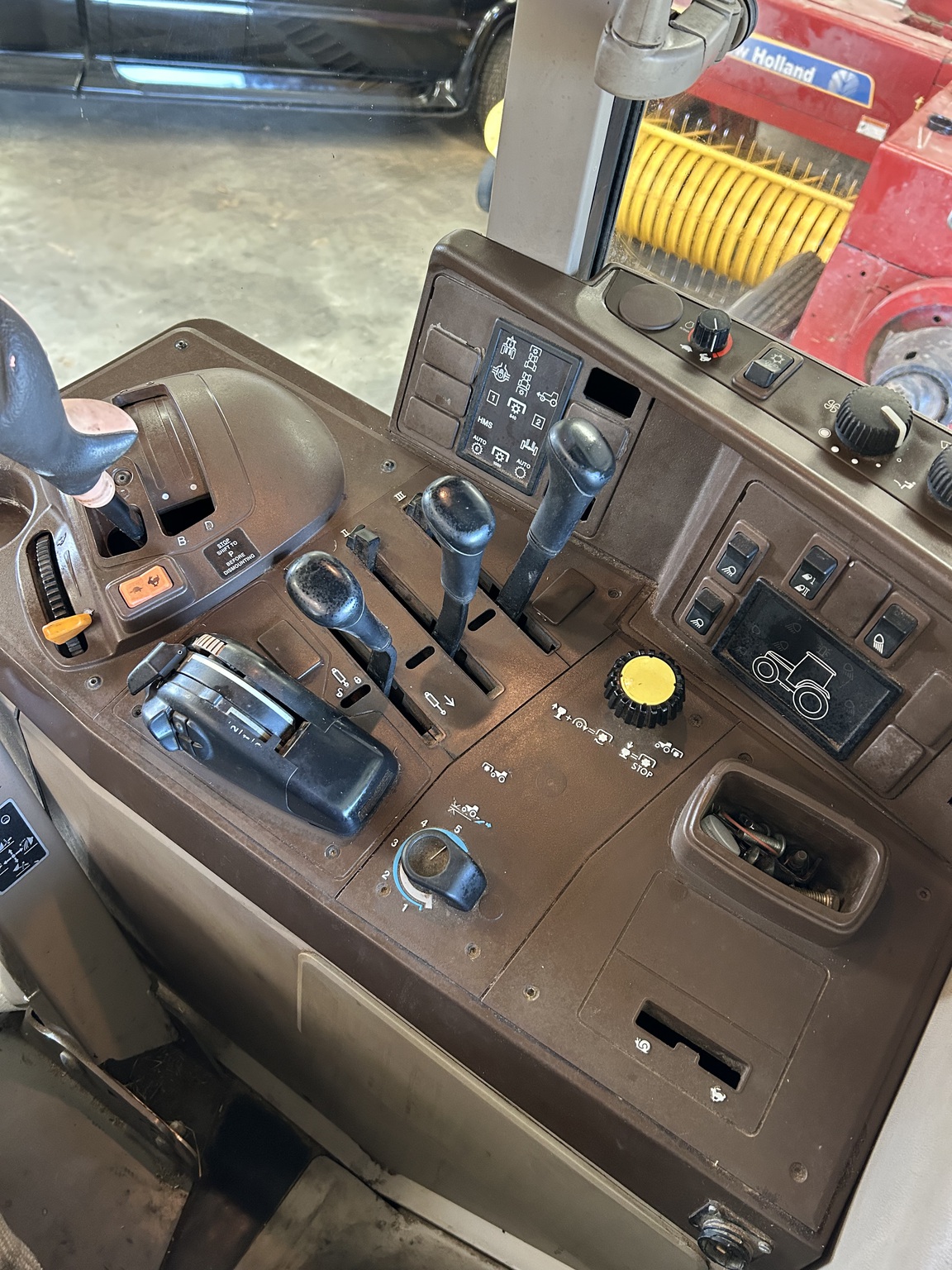 2007 John Deere 7220 Image 13