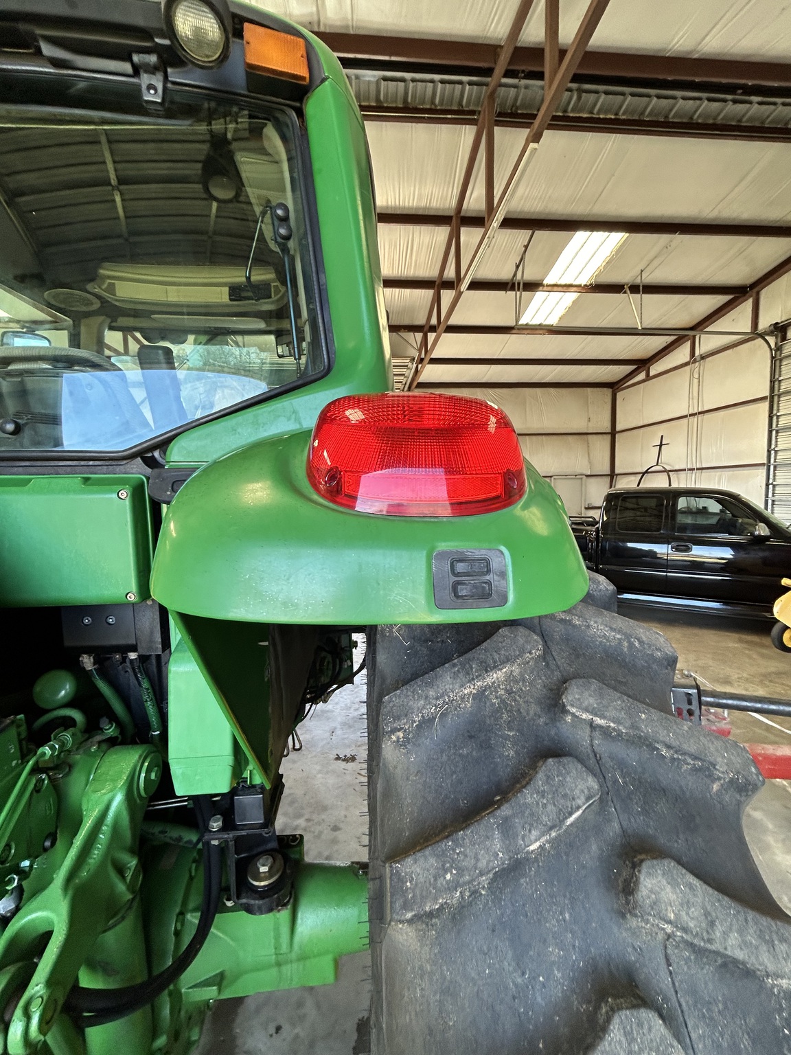 2007 John Deere 7220 Image 21