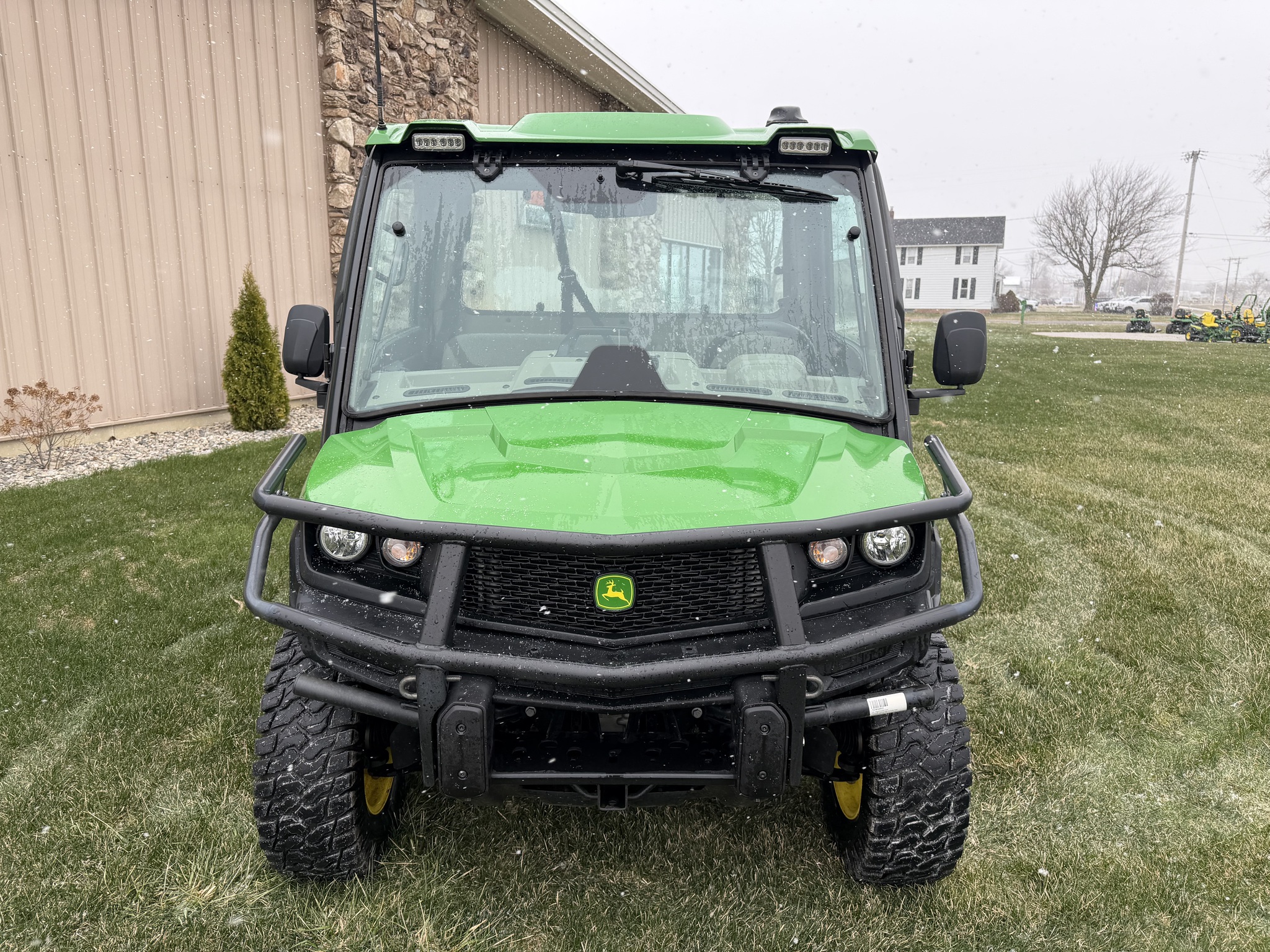2024 John Deere XUV 835R Image 2