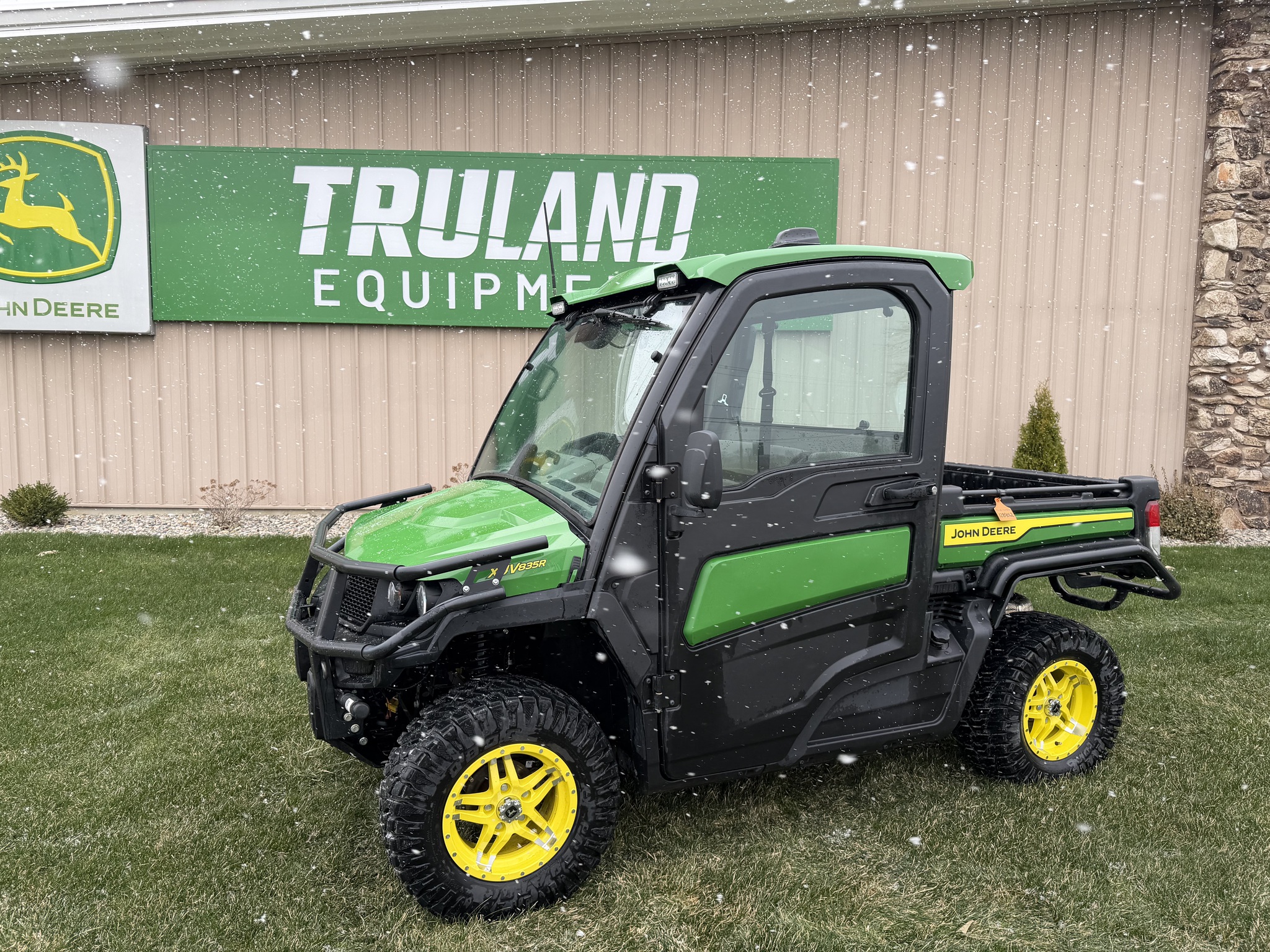 2024 John Deere XUV 835R Image 1