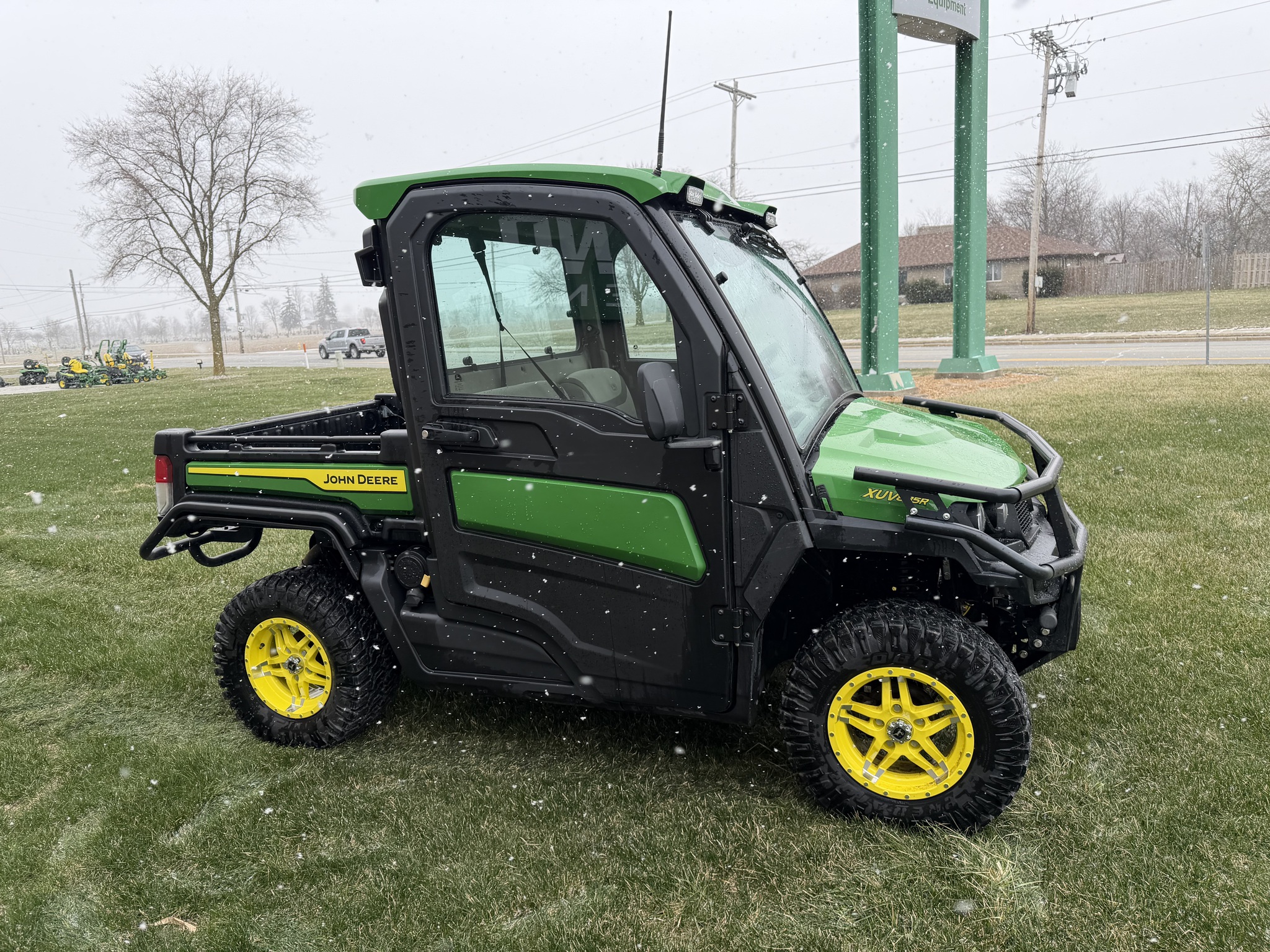 2024 John Deere XUV 835R Image 3