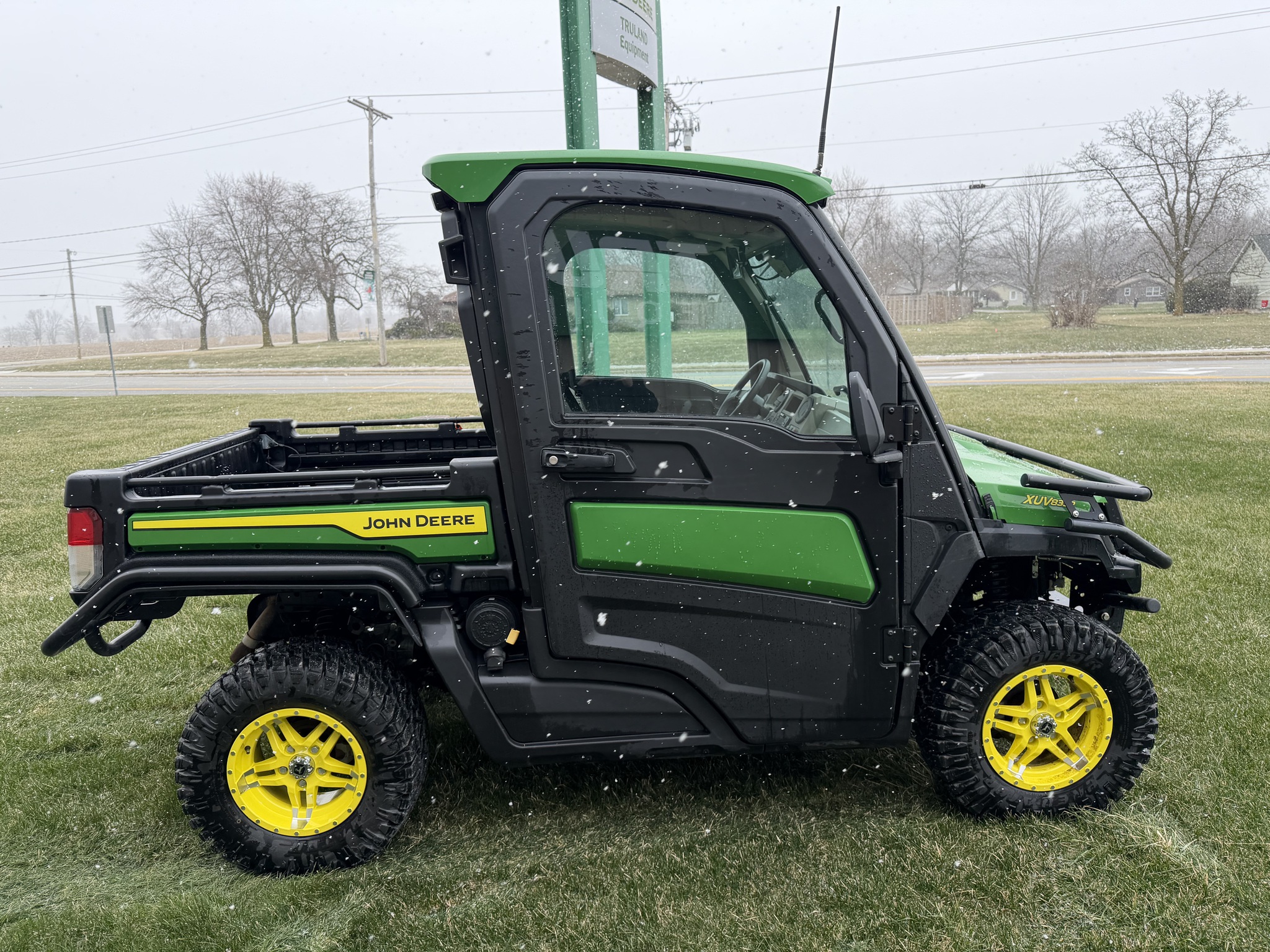 2024 John Deere XUV 835R Image 4