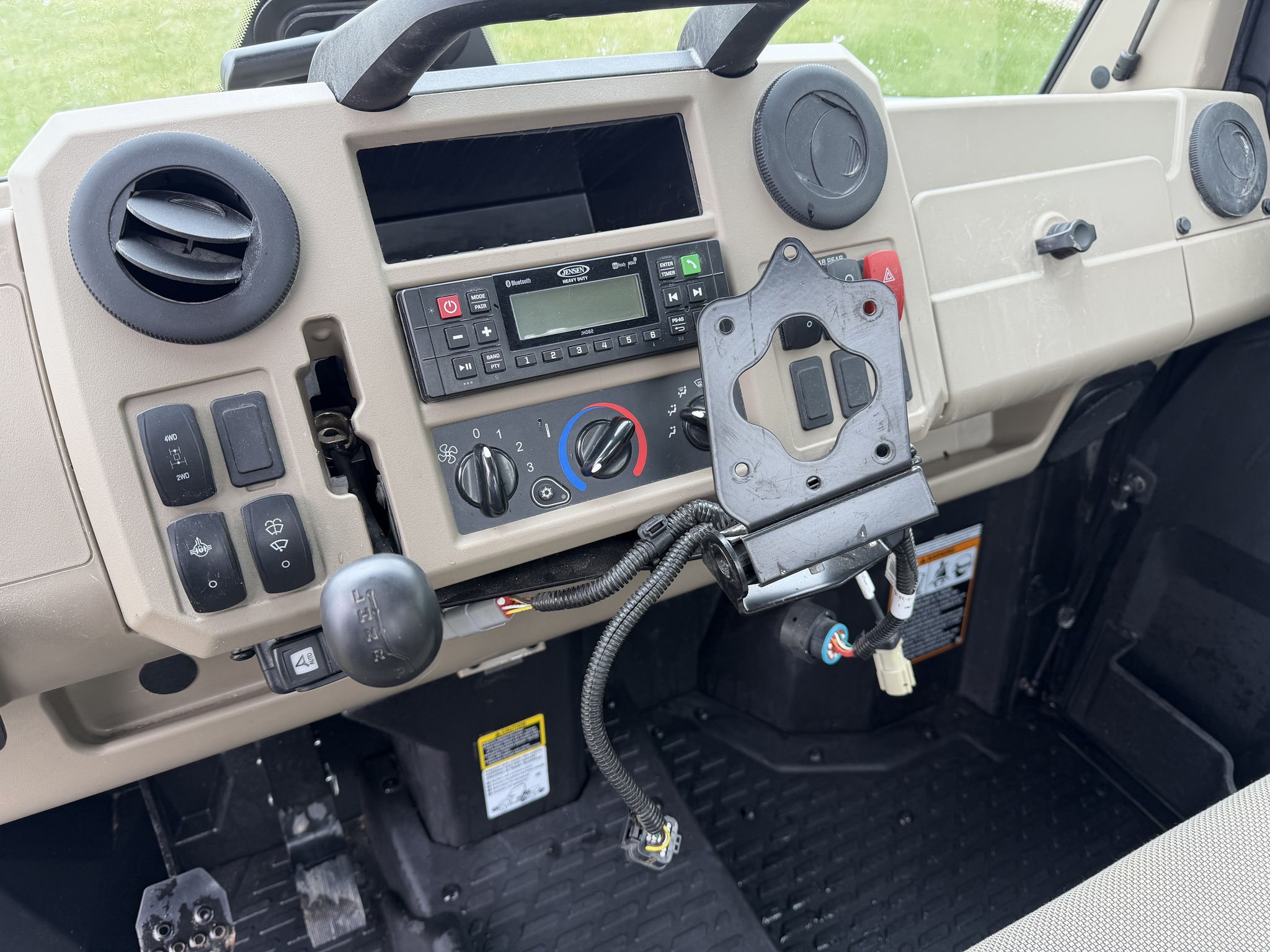 2024 John Deere XUV 835R Image 10