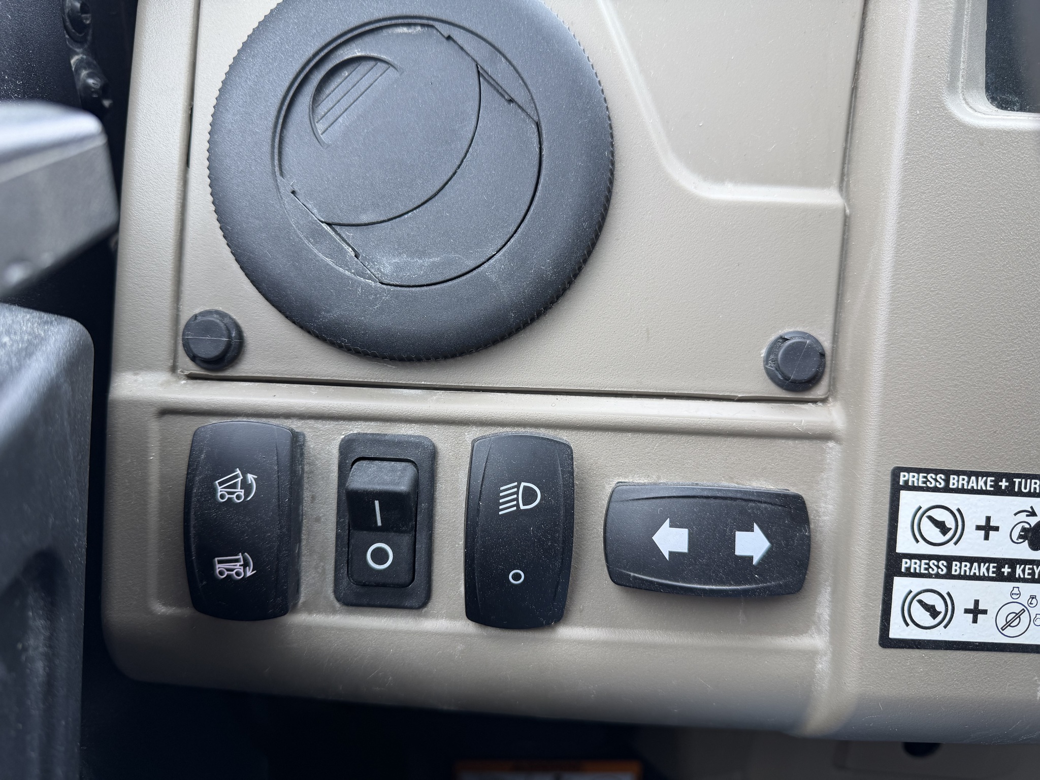 2024 John Deere XUV 835R Image 15