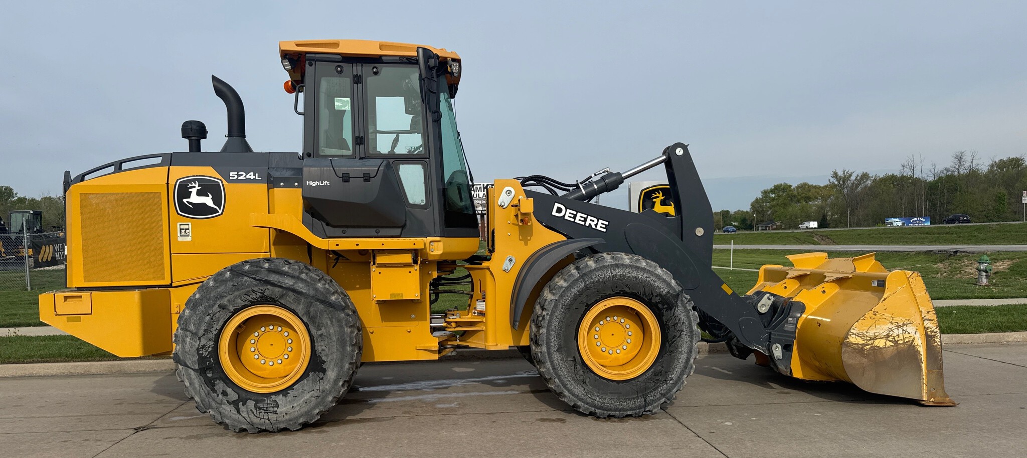 2020 John Deere 524L Image 3