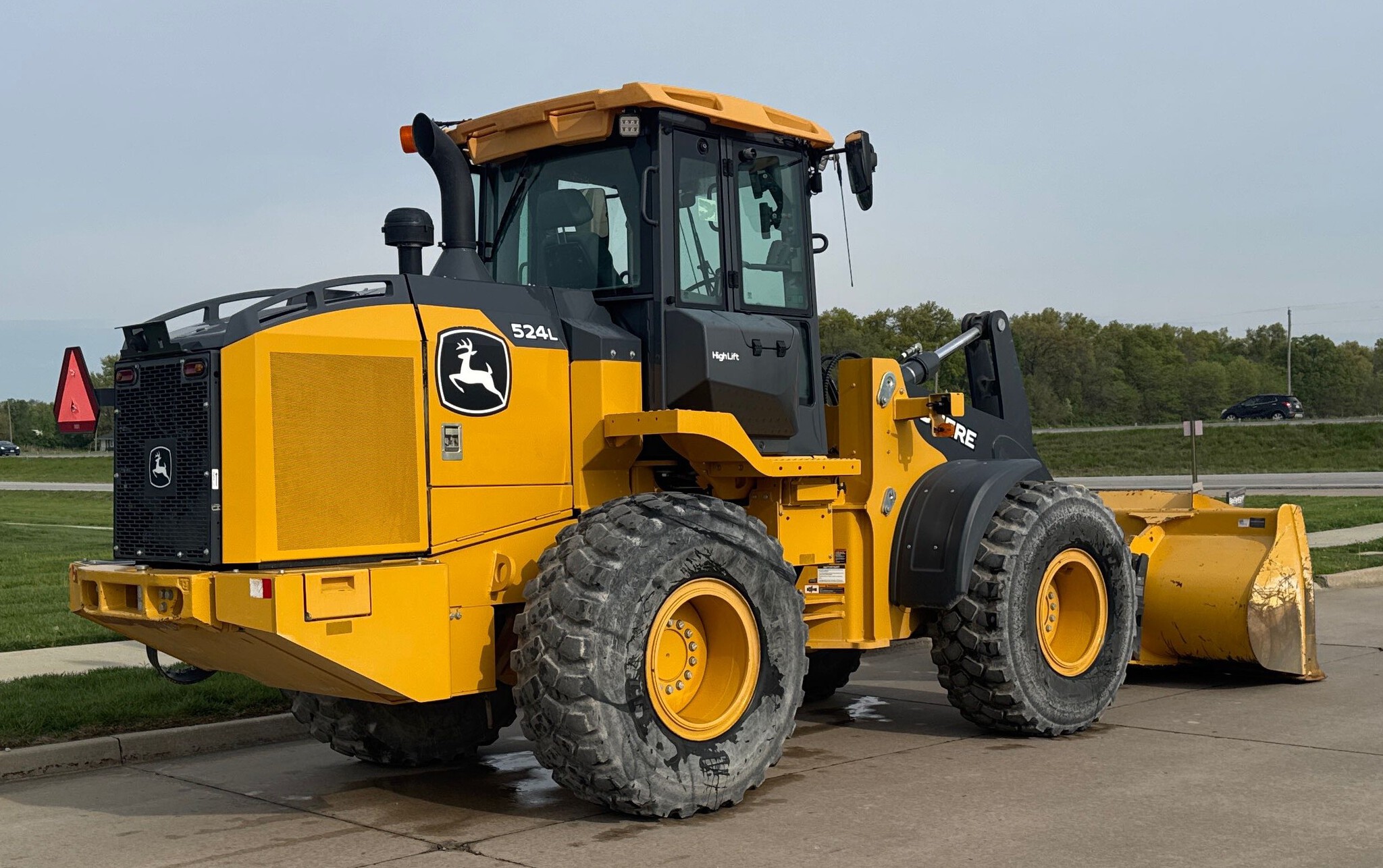 2020 John Deere 524L Image 6