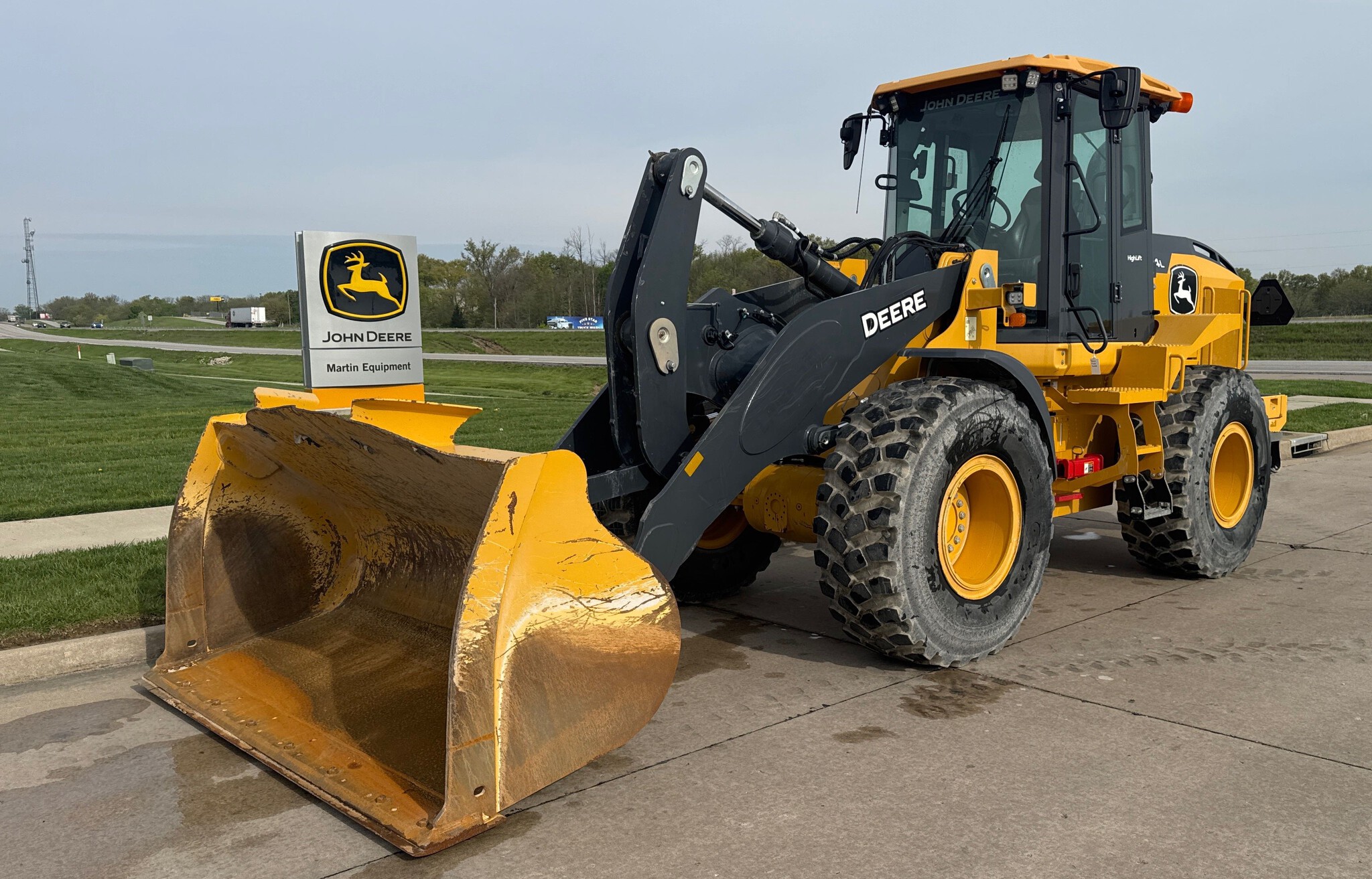 2020 John Deere 524L Image 1