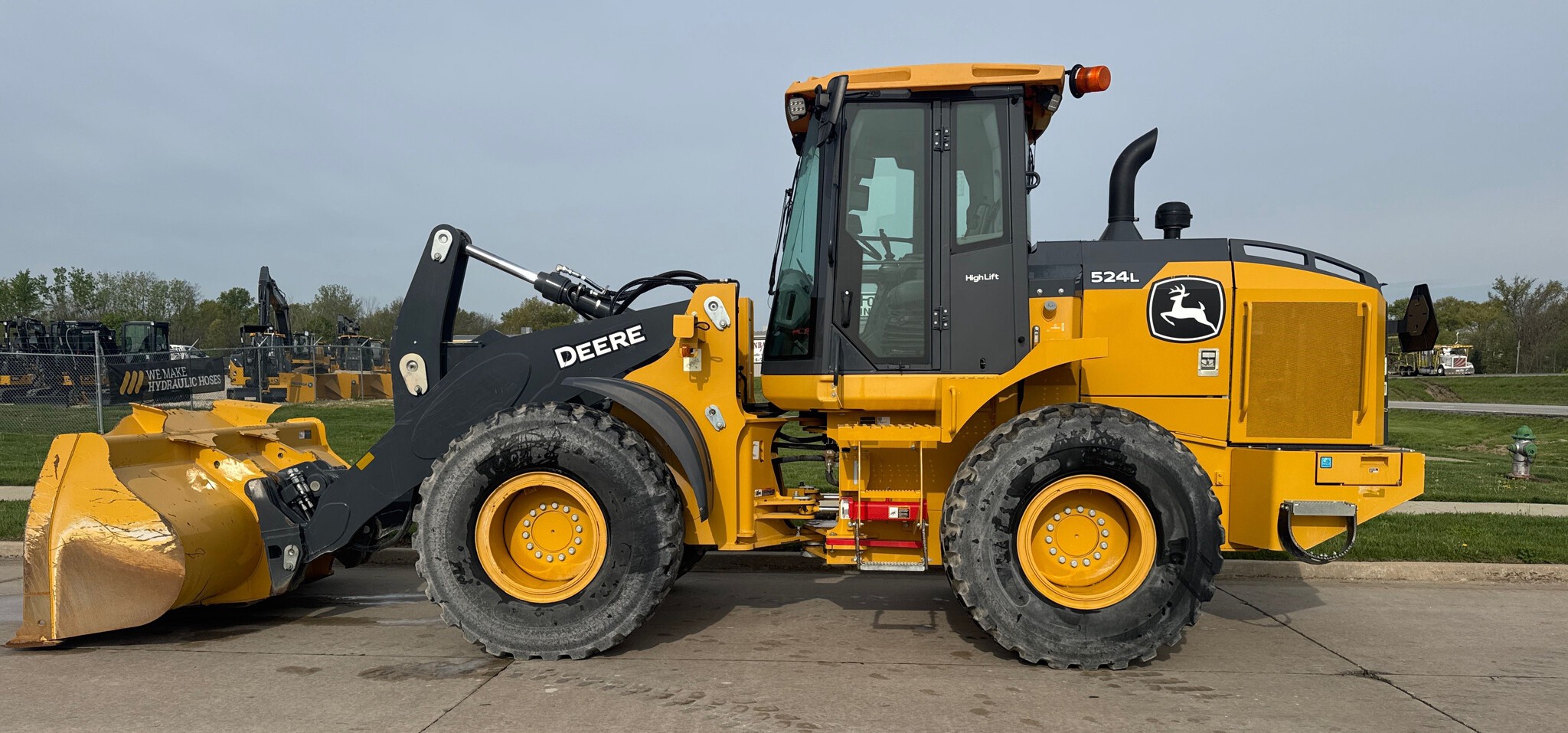 2020 John Deere 524L Image 2