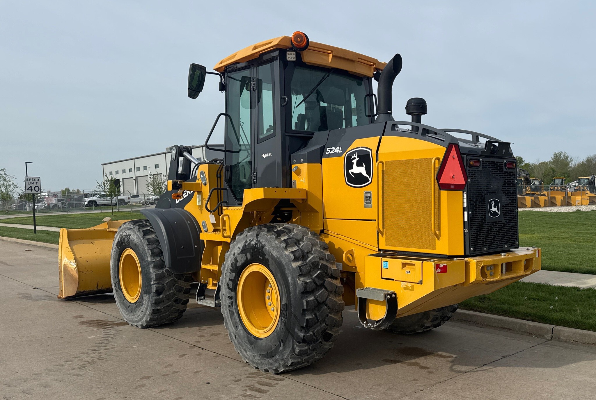 2020 John Deere 524L Image 4