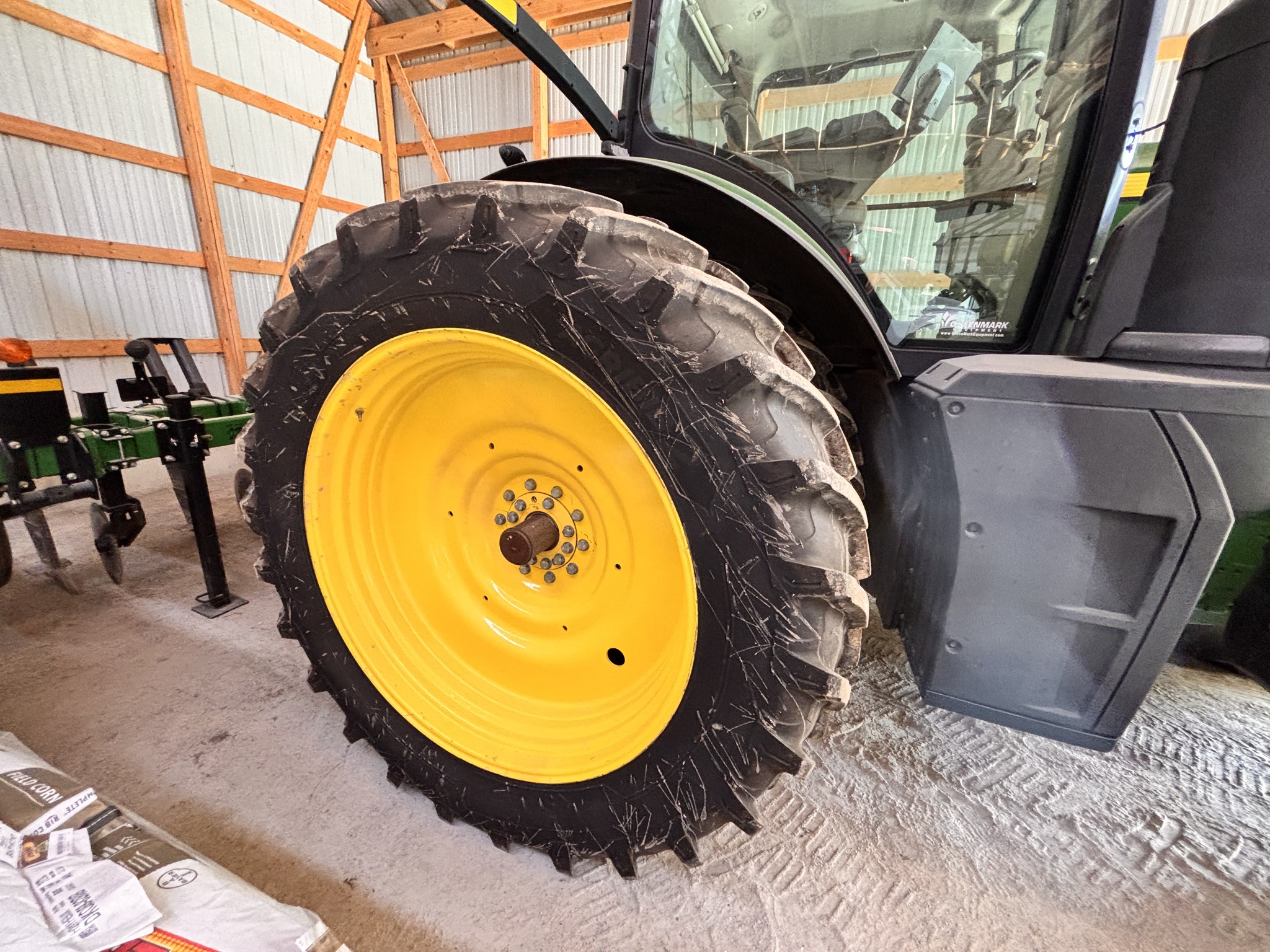 2014 John Deere 8295R Image 9